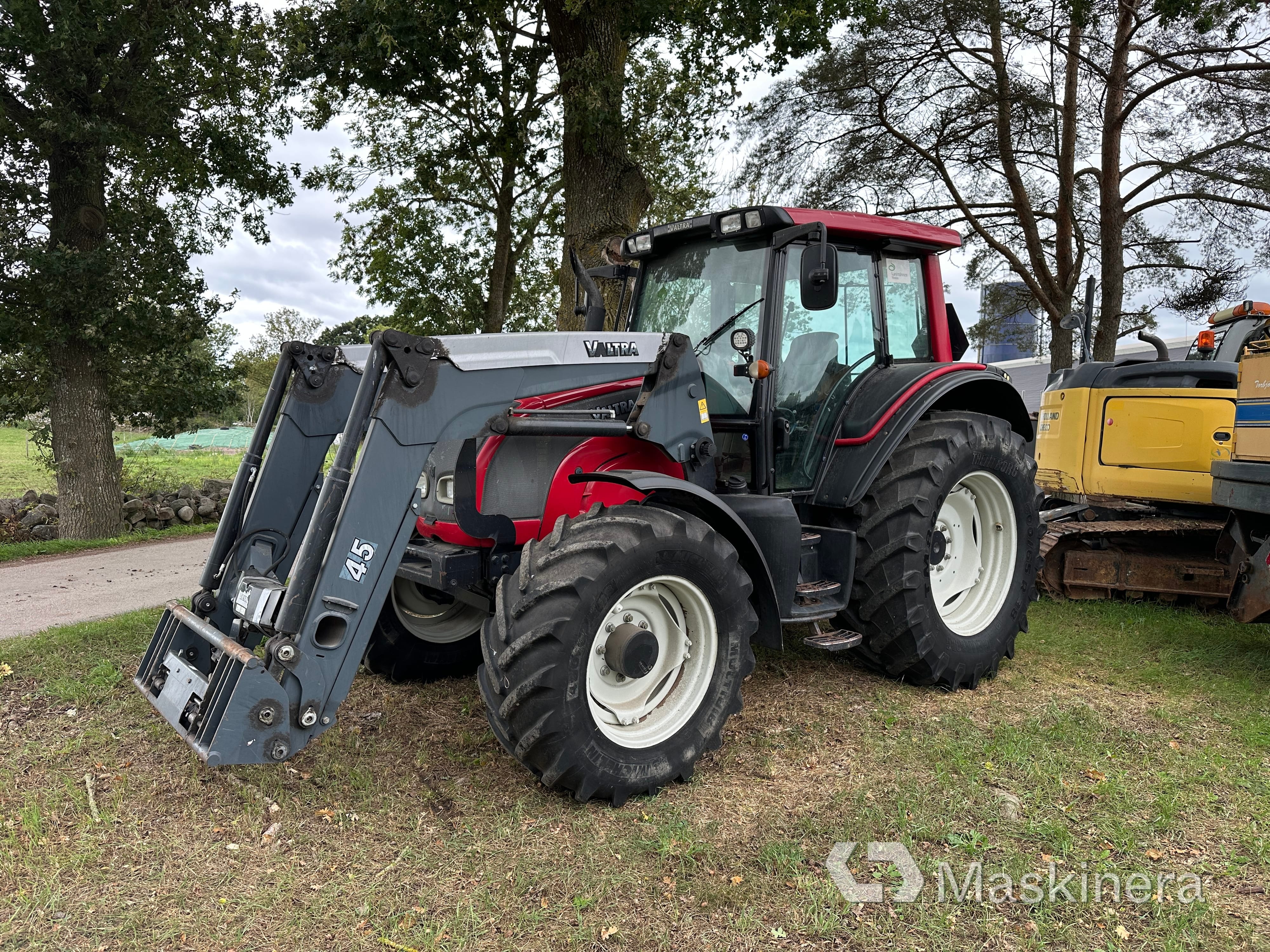 Traktor Valtra N 121
