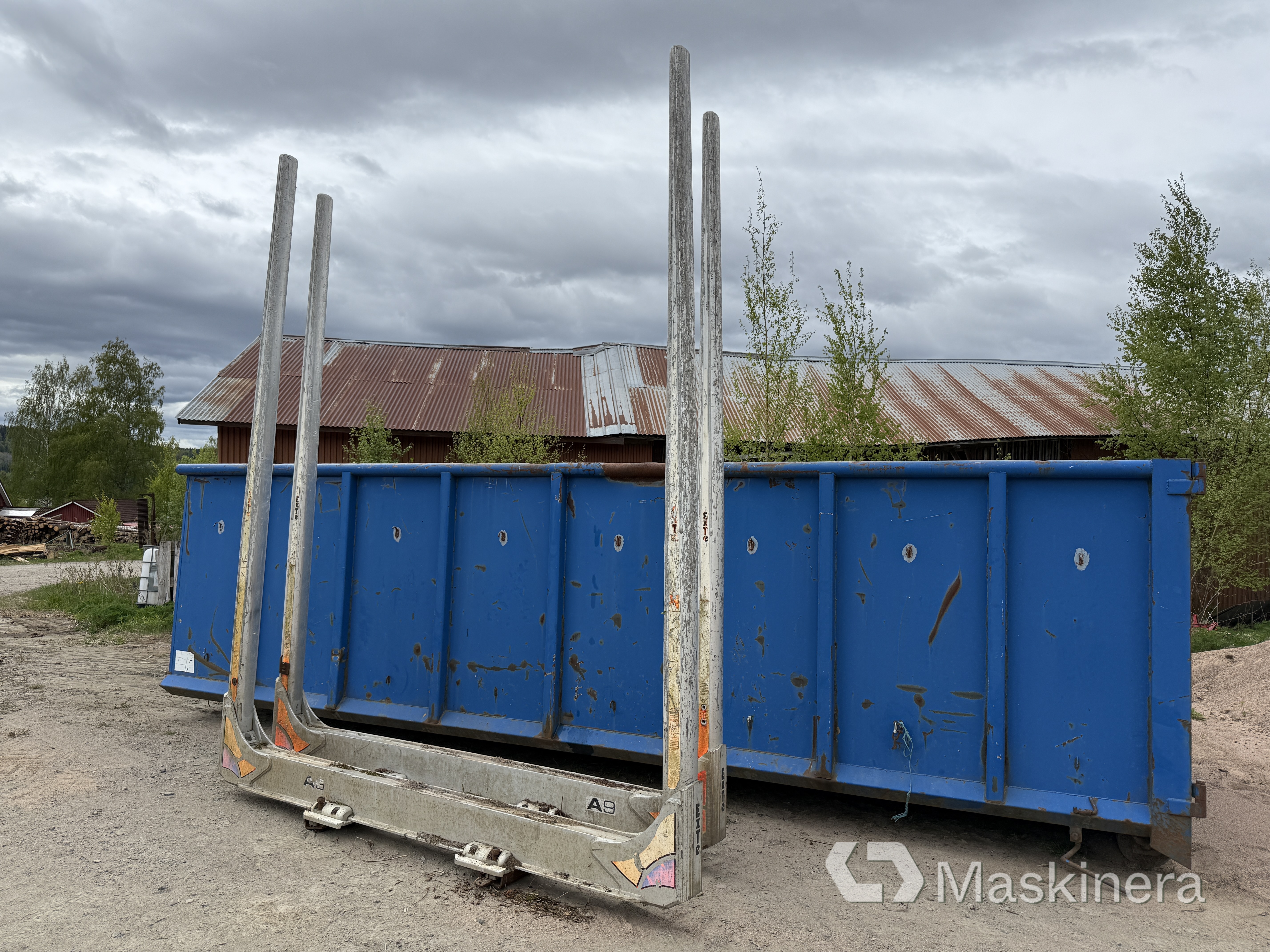 2 timmerbankar ExTe A9 (rep.objekt)