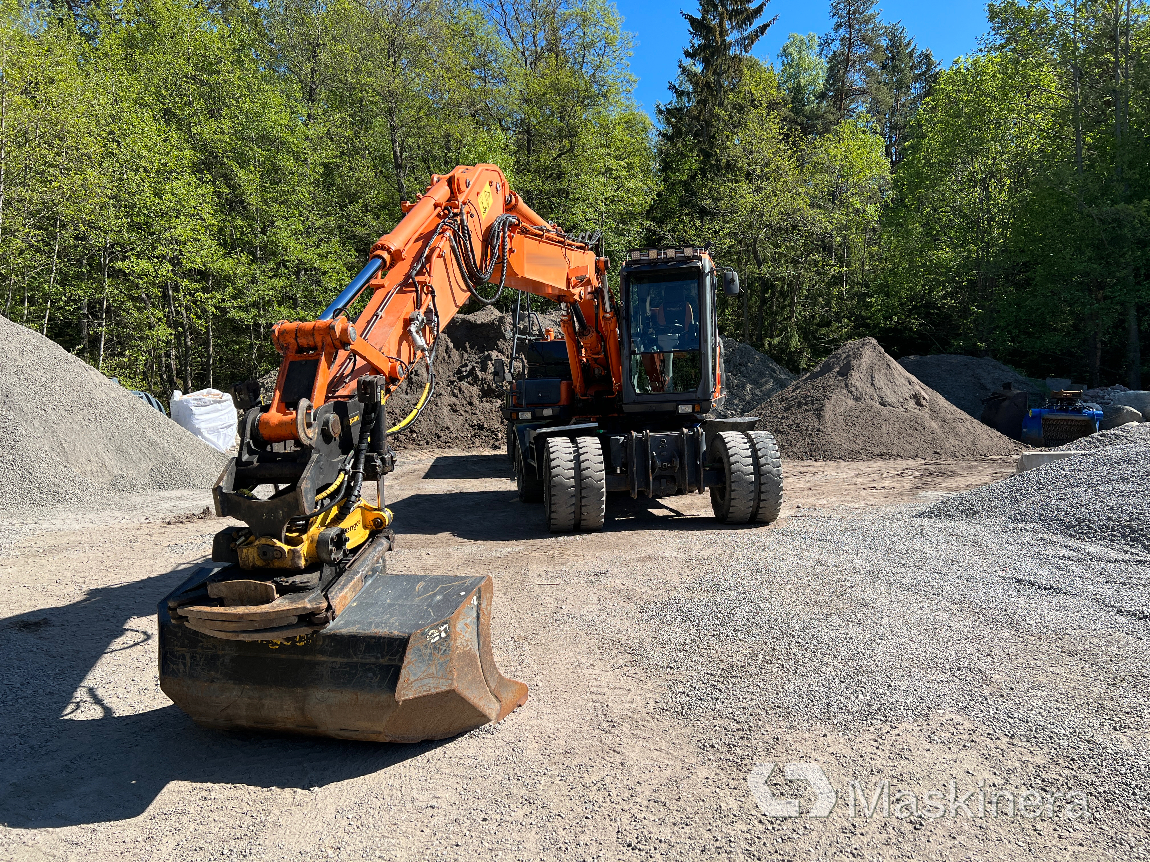 Hjulgrävare Doosan DX160W med kärra