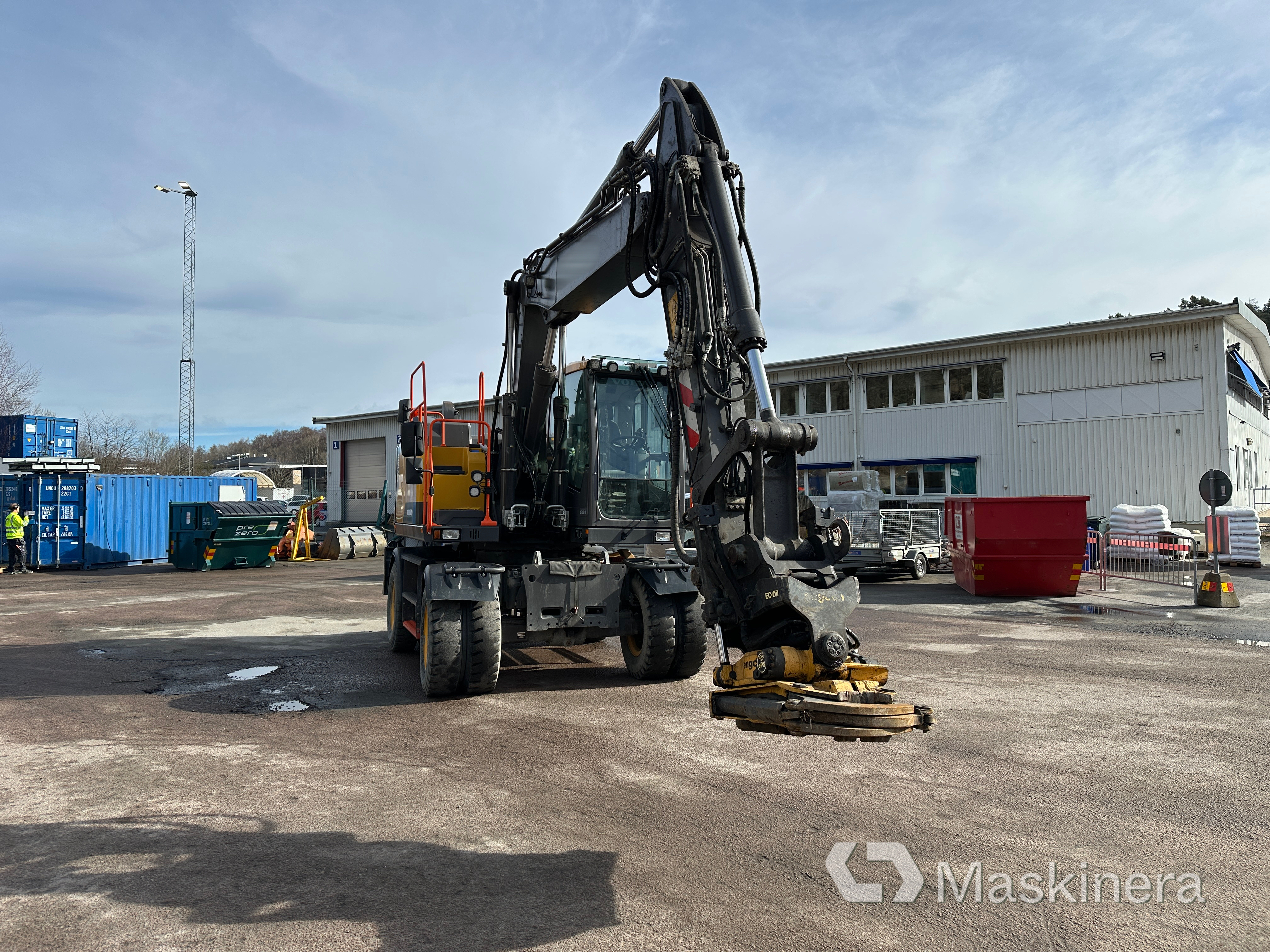Hjulgrävare Volvo EW160E med vagn och redskap