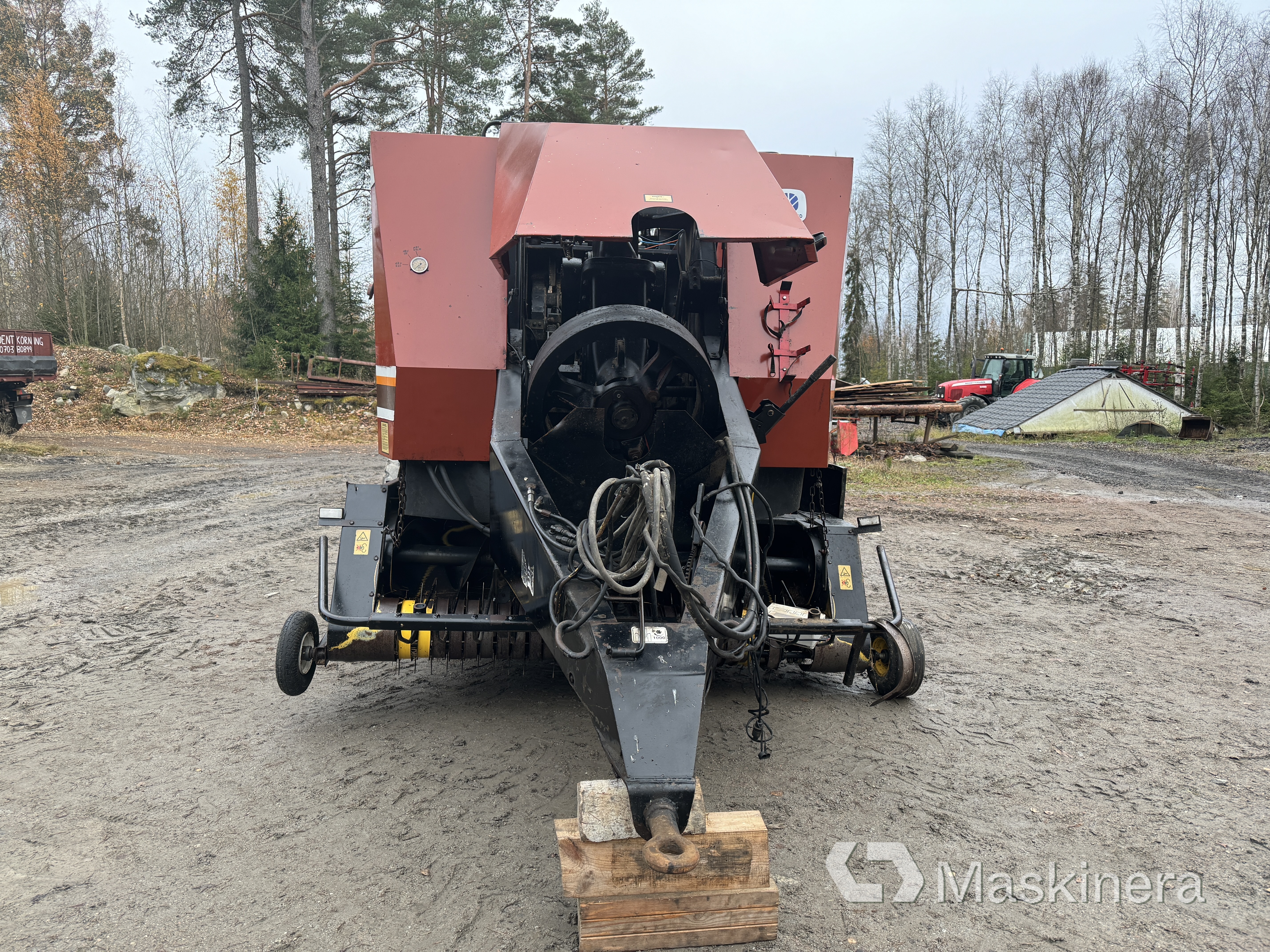 Fyrkantspress NH 4860S (Reservdelsobjekt)
