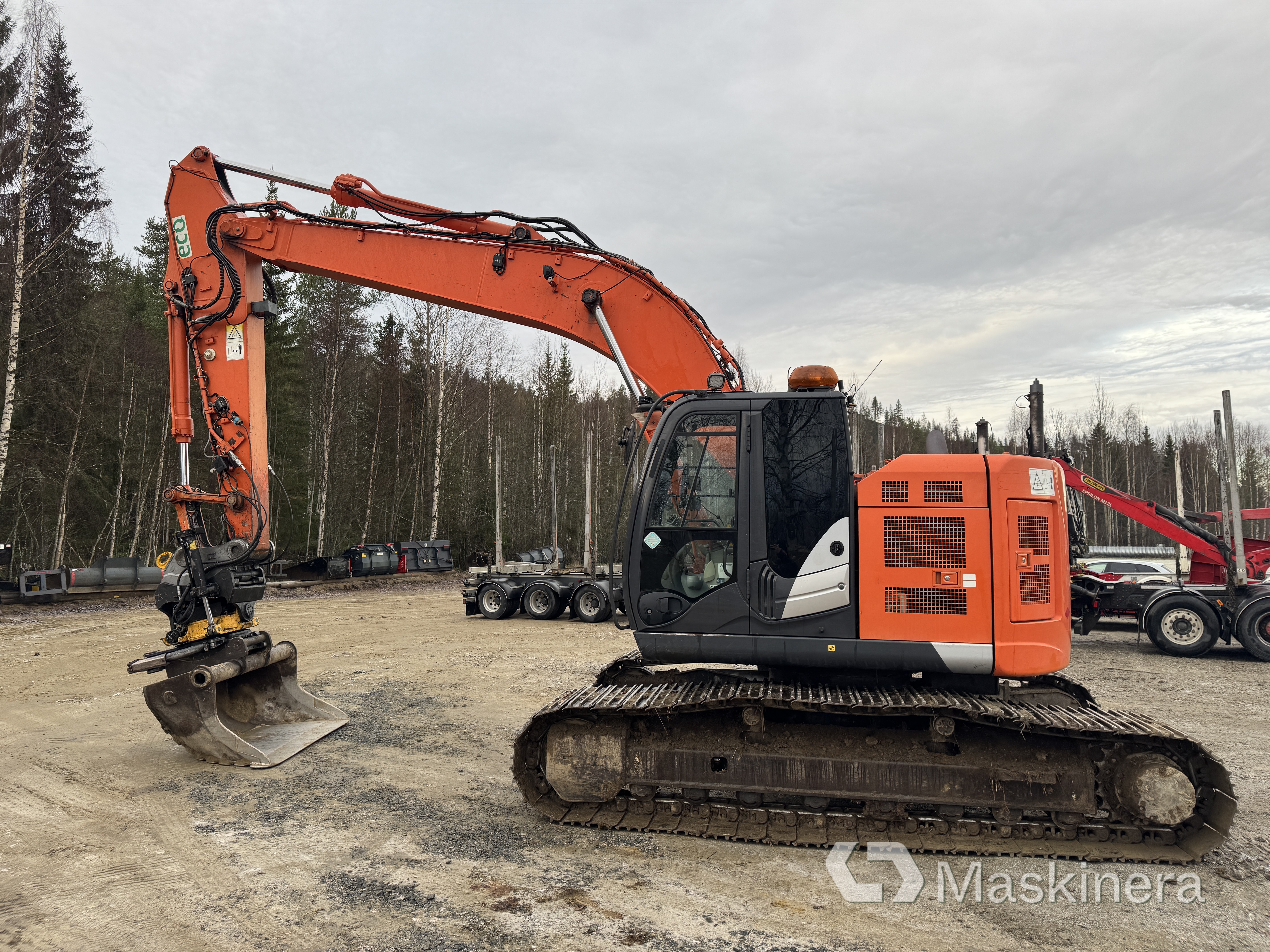 Grävmaskin Hitachi ZX225USLC-5B