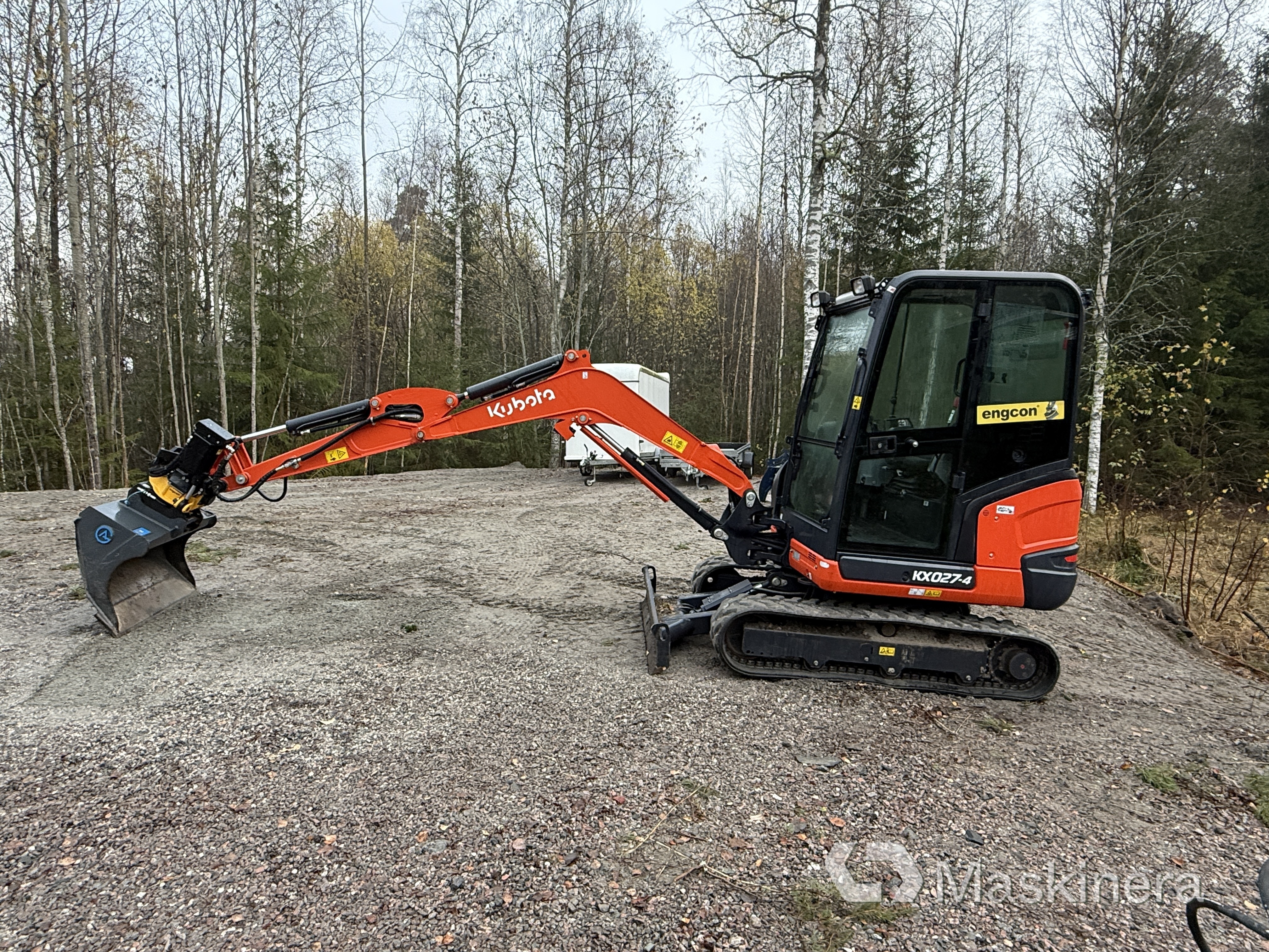 Grävmaskin Kubota KX027-4 med flera redskap