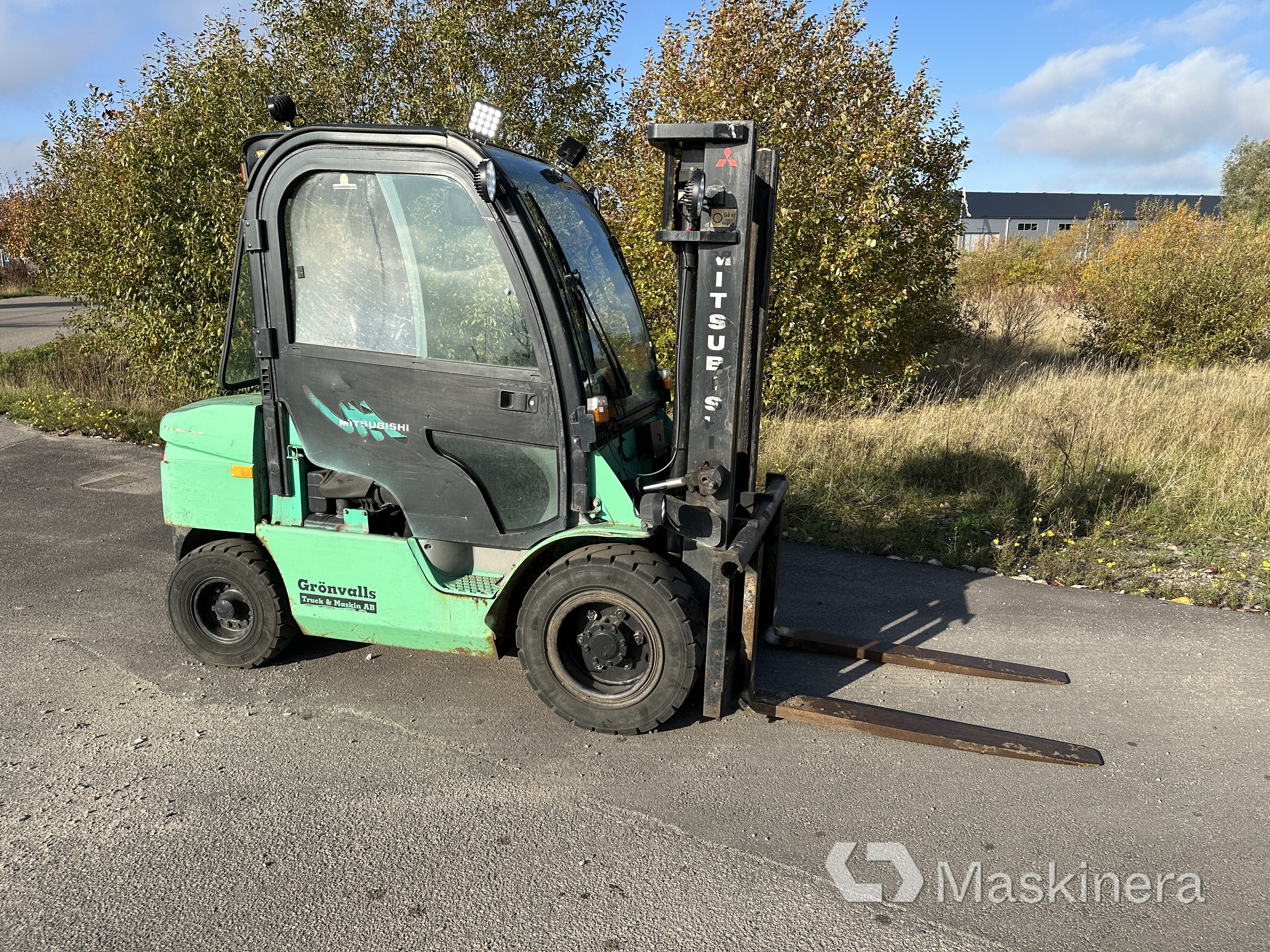 Truck Mitsubishi FD30N 3 ton, såld på svensk auktion för 60 000 kr