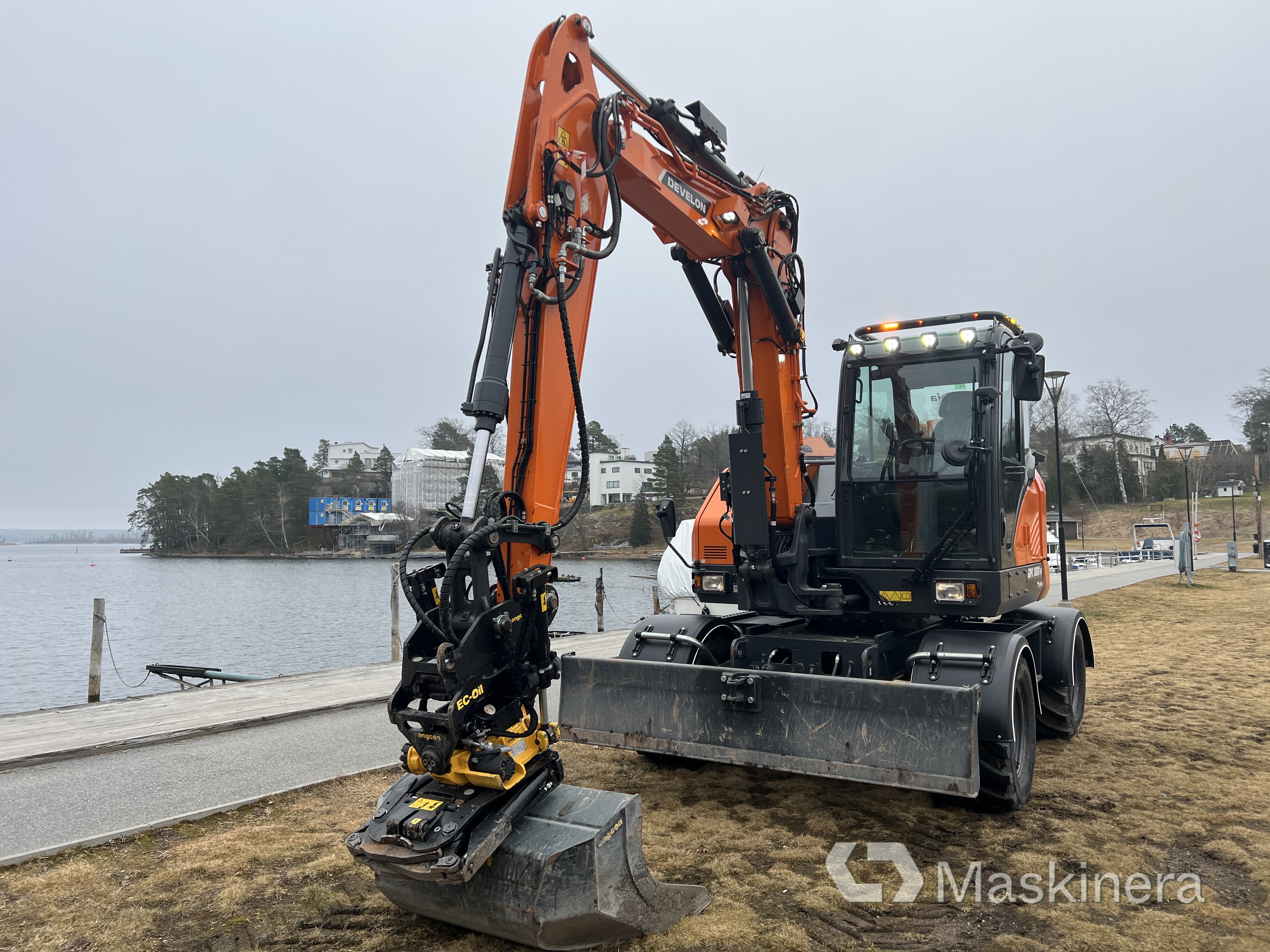 Hjulgrävare Develon DX100W-7