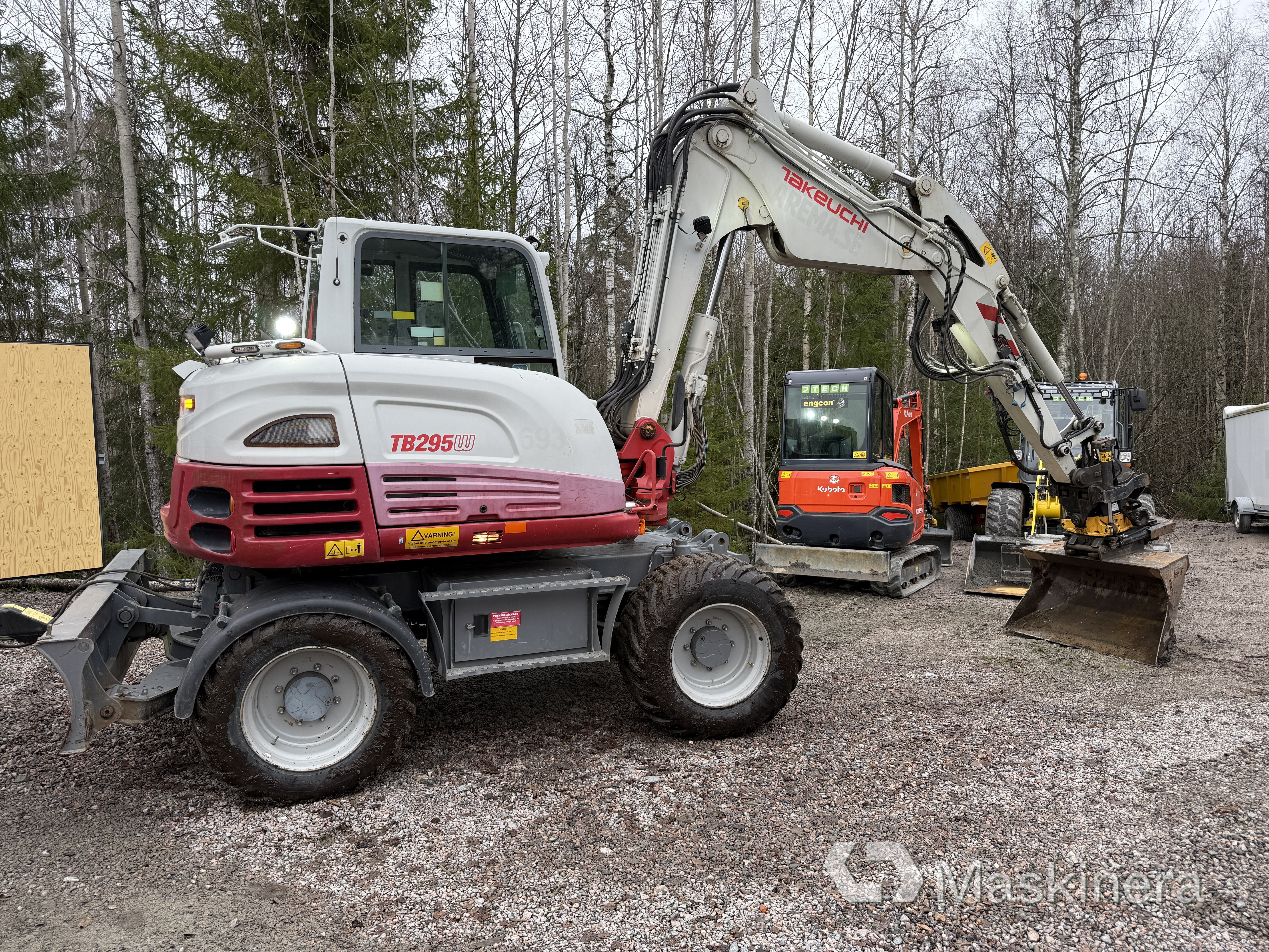Hjulgrävare Takeuchi TB295W med vagn & redskap