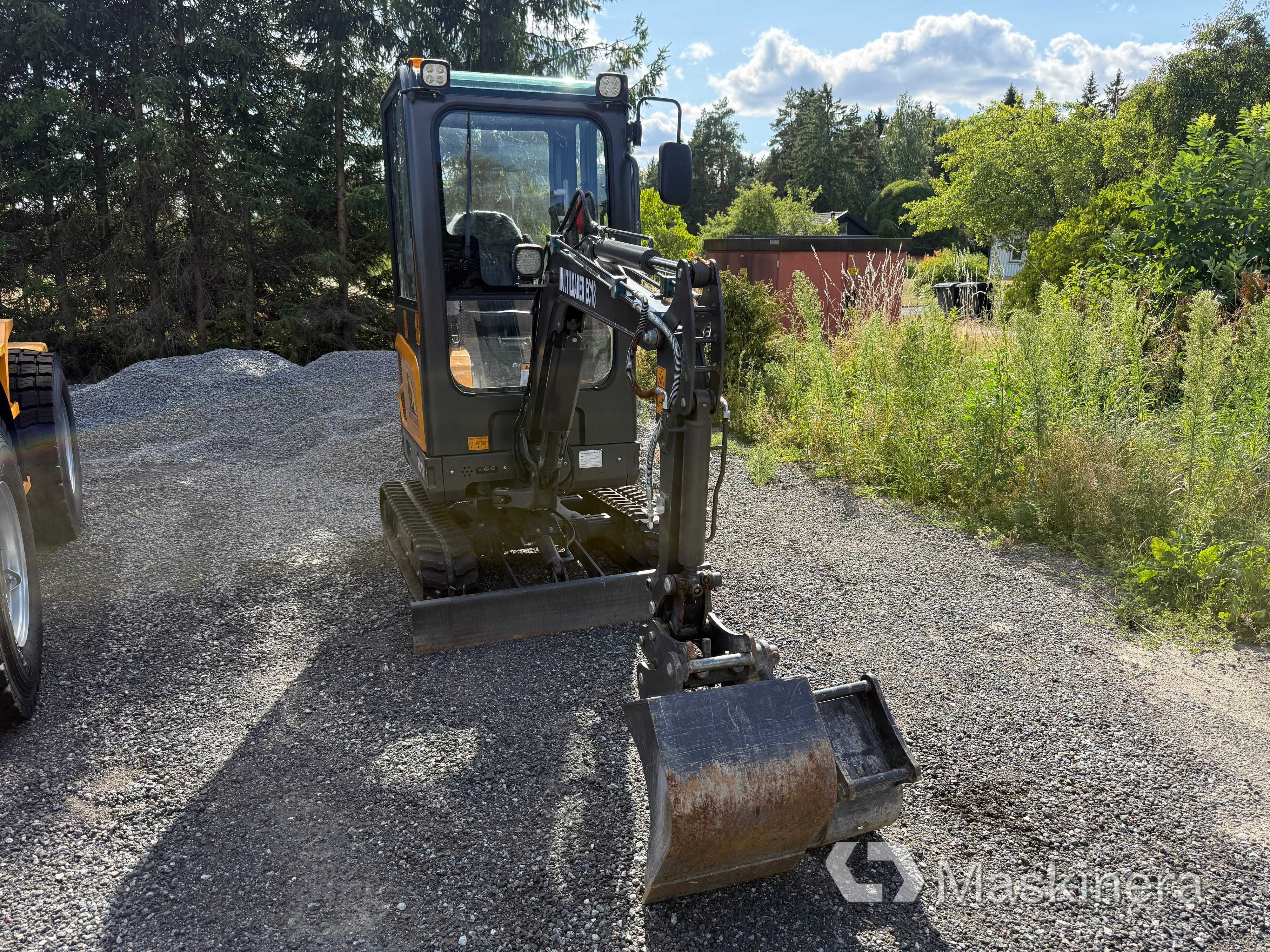 Grävmaskin Multiloader EC18 med skopor