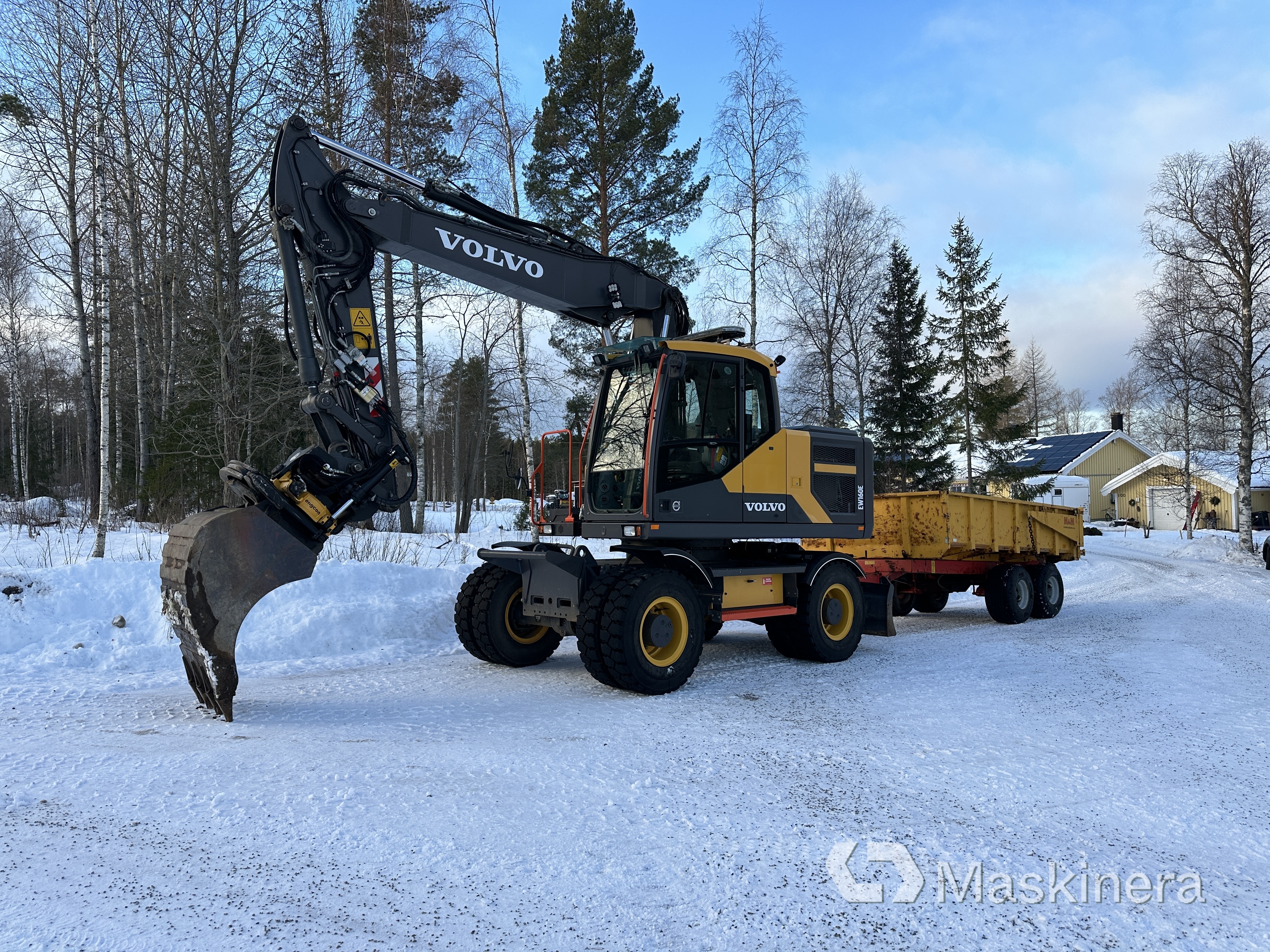 Hjulgrävare Volvo EW 160E, såld på svensk auktion för 1 357 200 kr