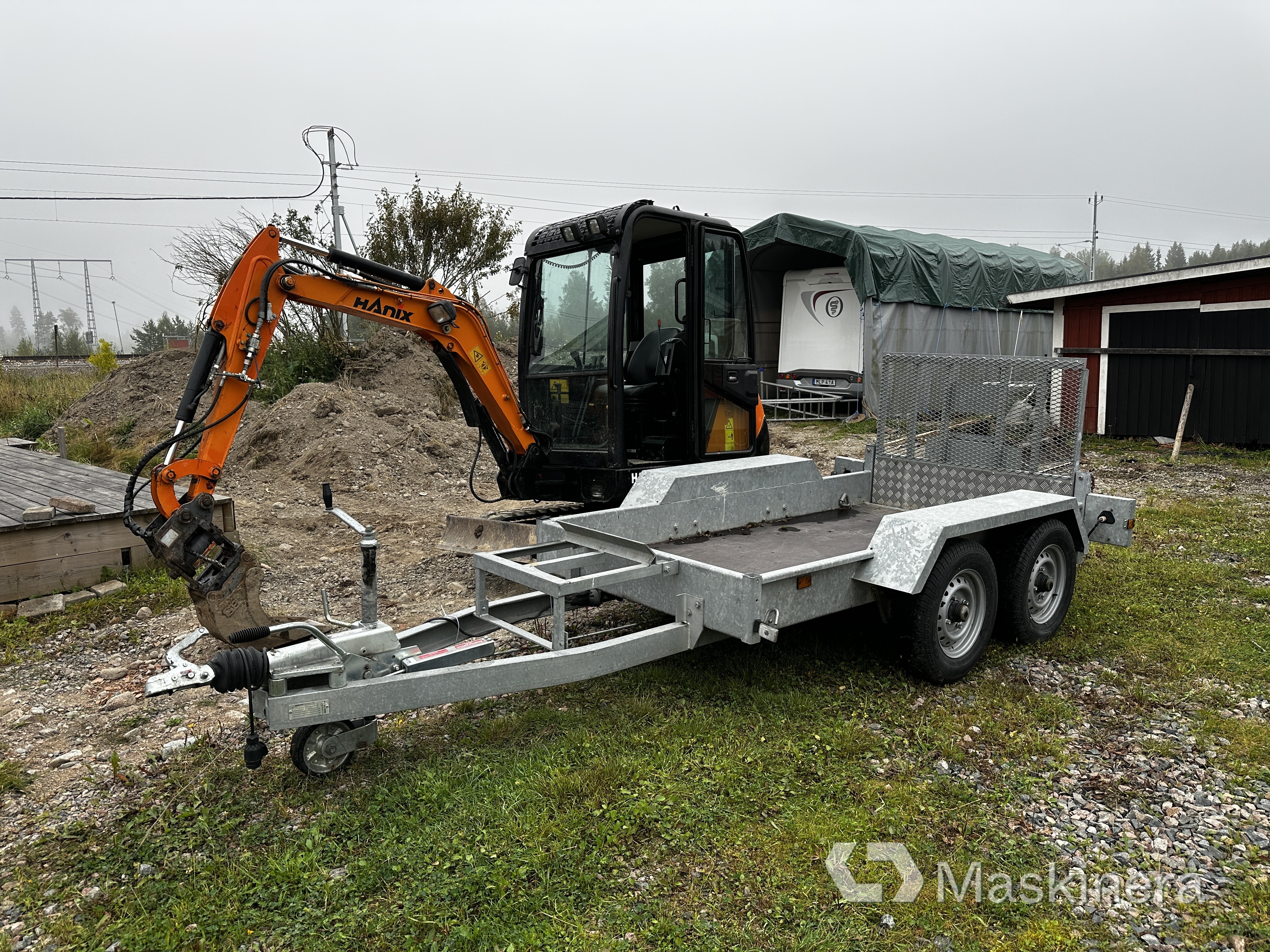 Grävmaskin Hanix H15B Plus-2 med maskintrailer