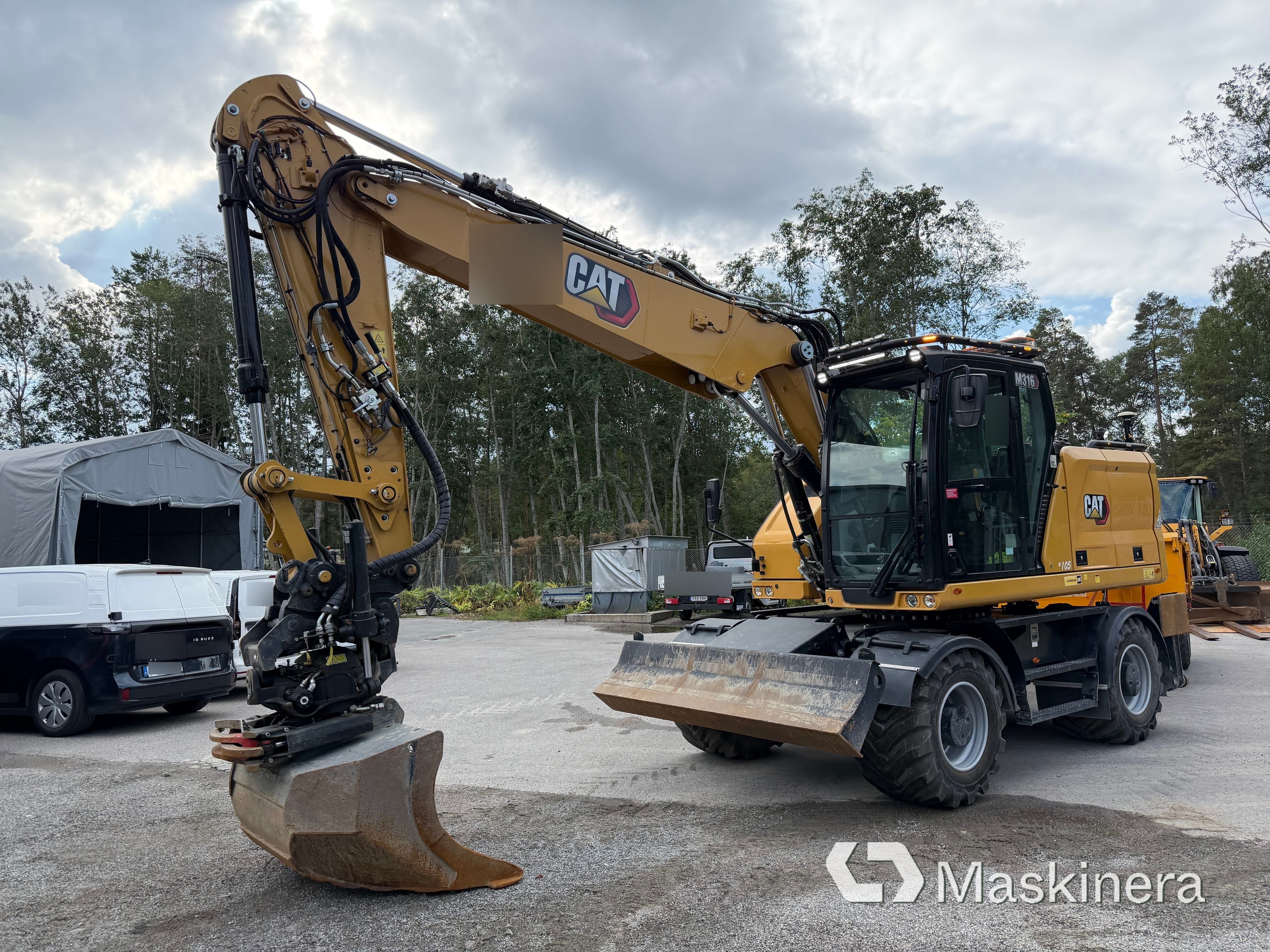 Hjulgrävare CAT M316 Next Generation med tillbehör