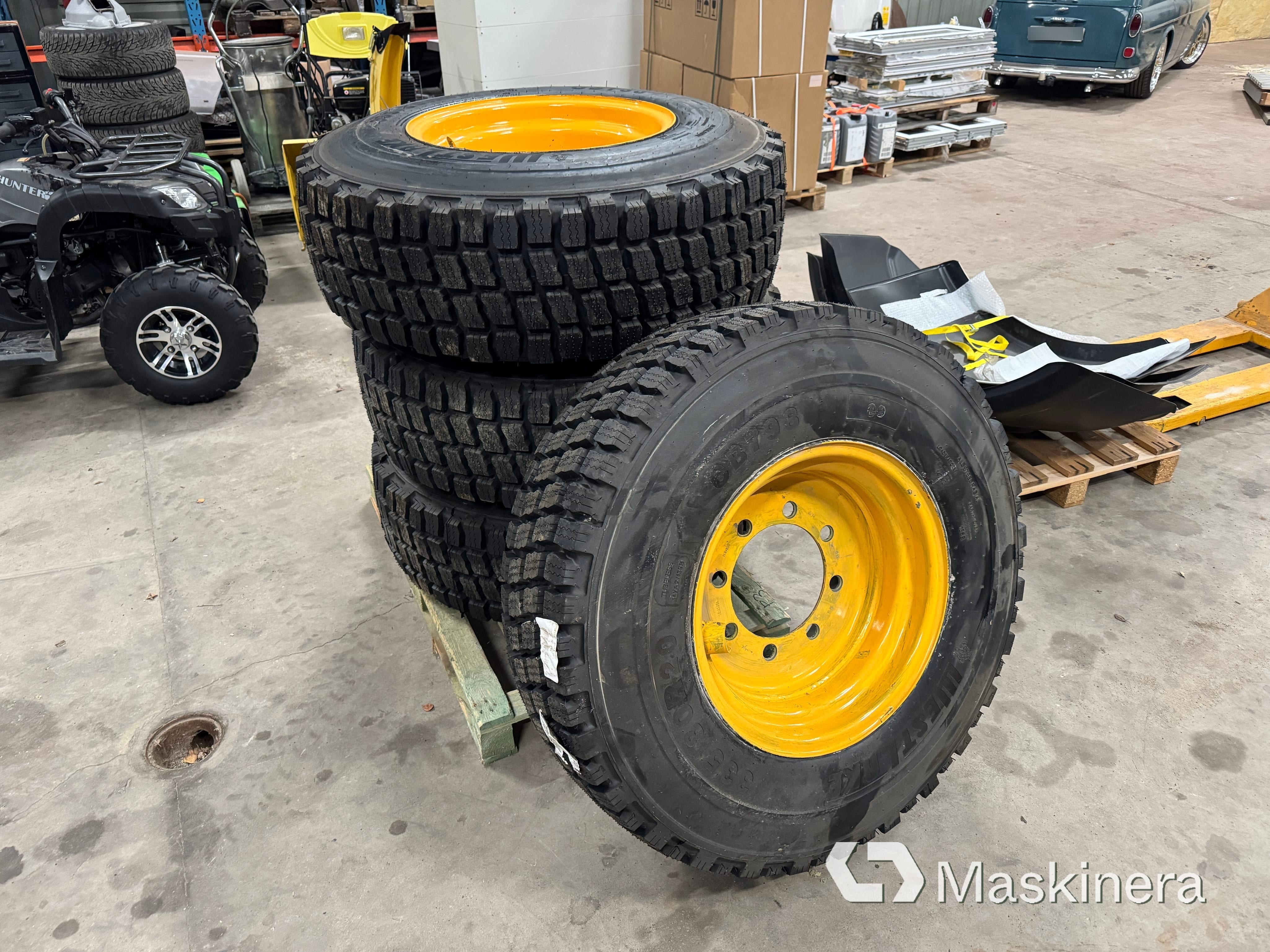 Entreprenaddäck till Volvo L30 335/80R20 (oanvända)