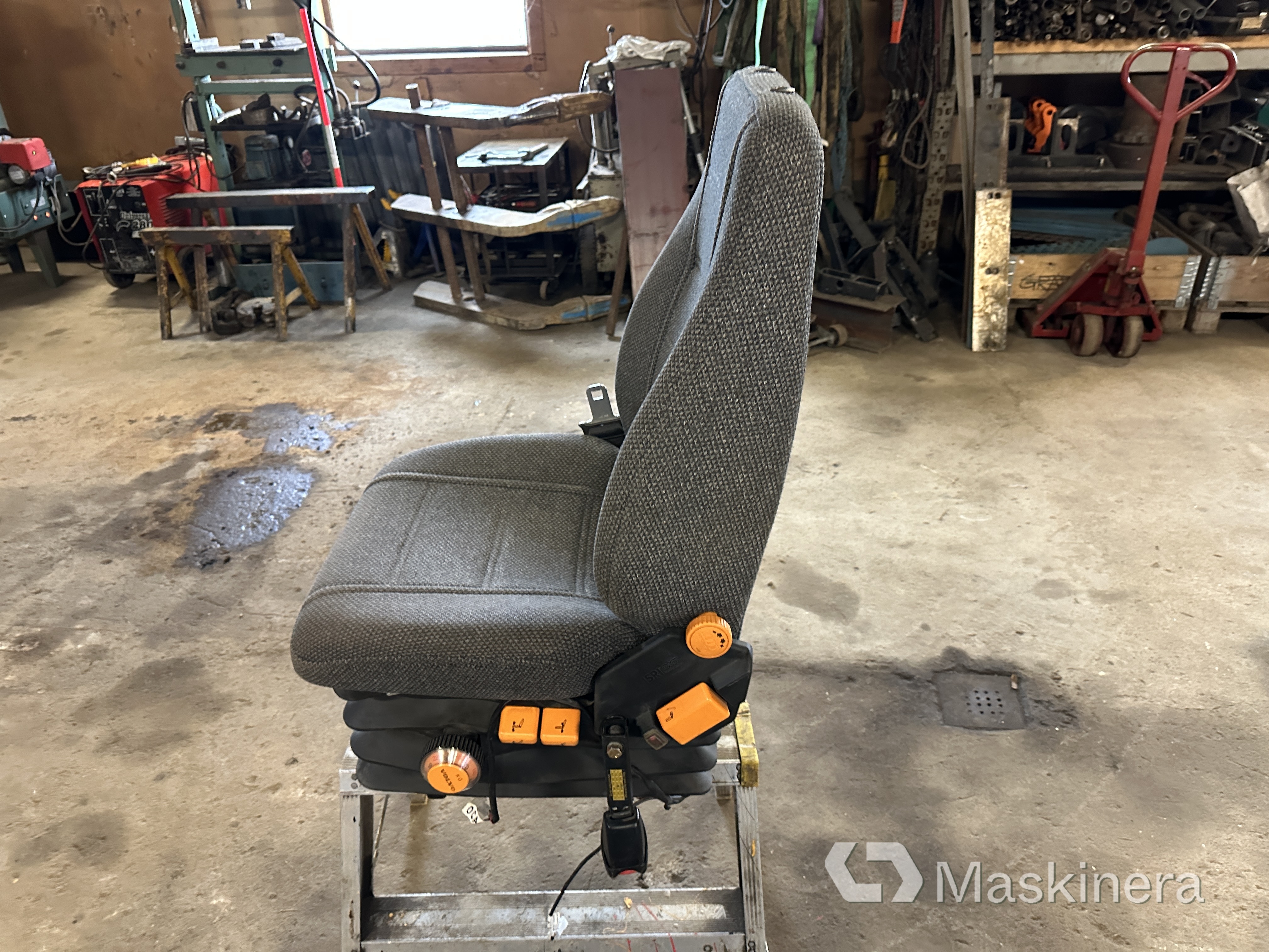 Förarstol Volvo L60 oanvänd
