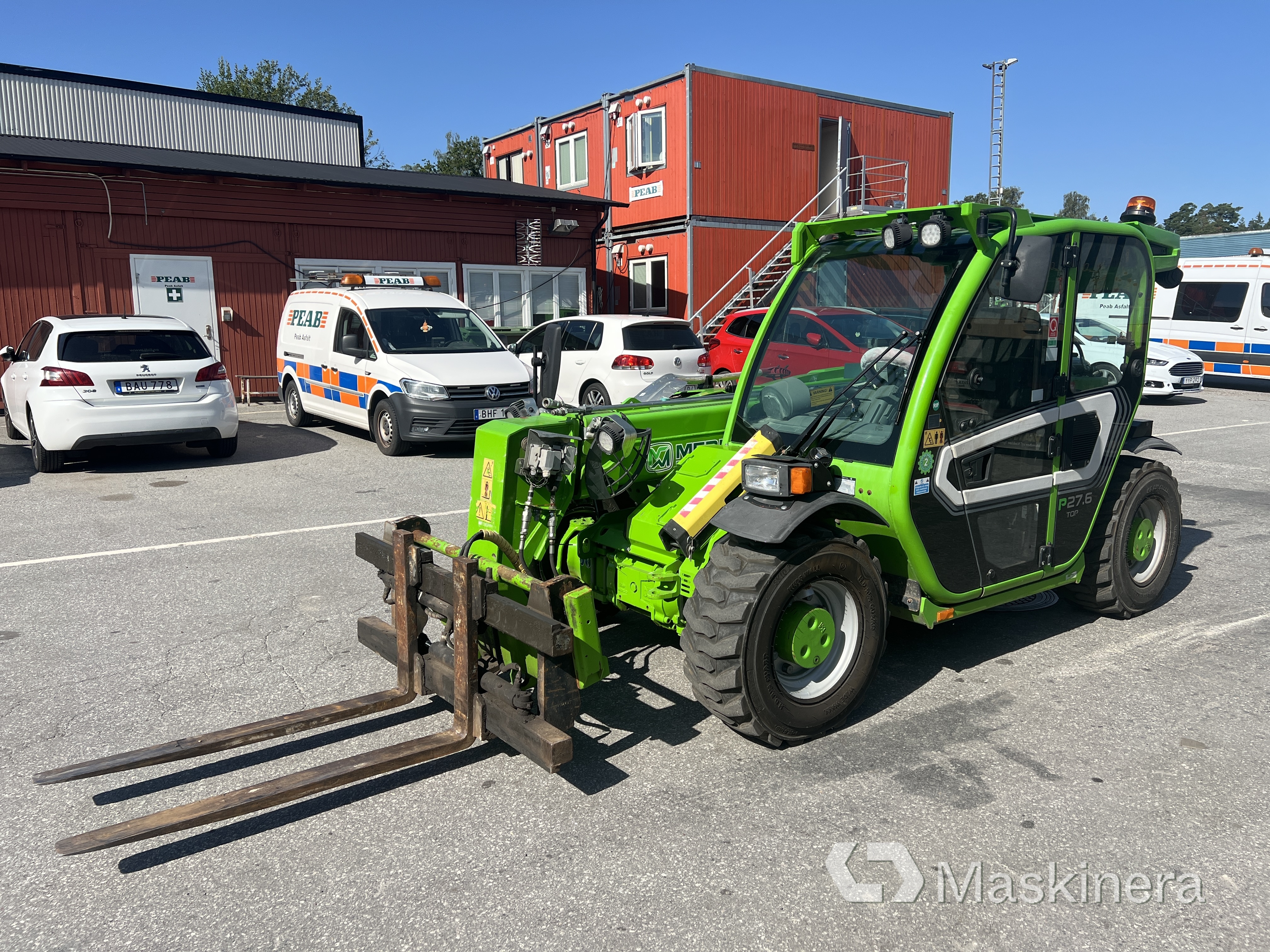Begagnad Teleskoplastare Merlo P27.6top med 6 redskap auktion | Maskinera