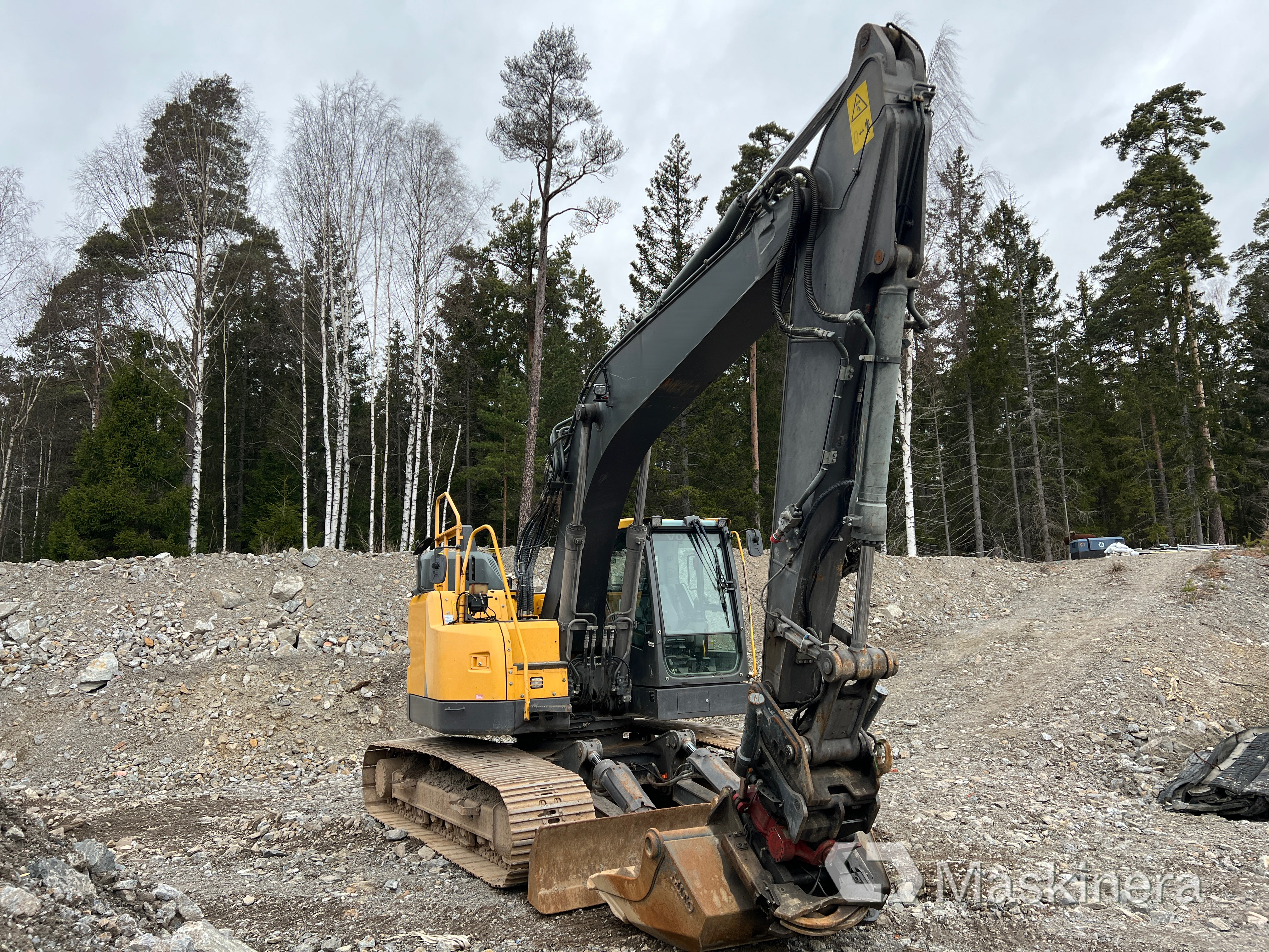 Grävmaskin Volvo ECR235EL med tillbehör