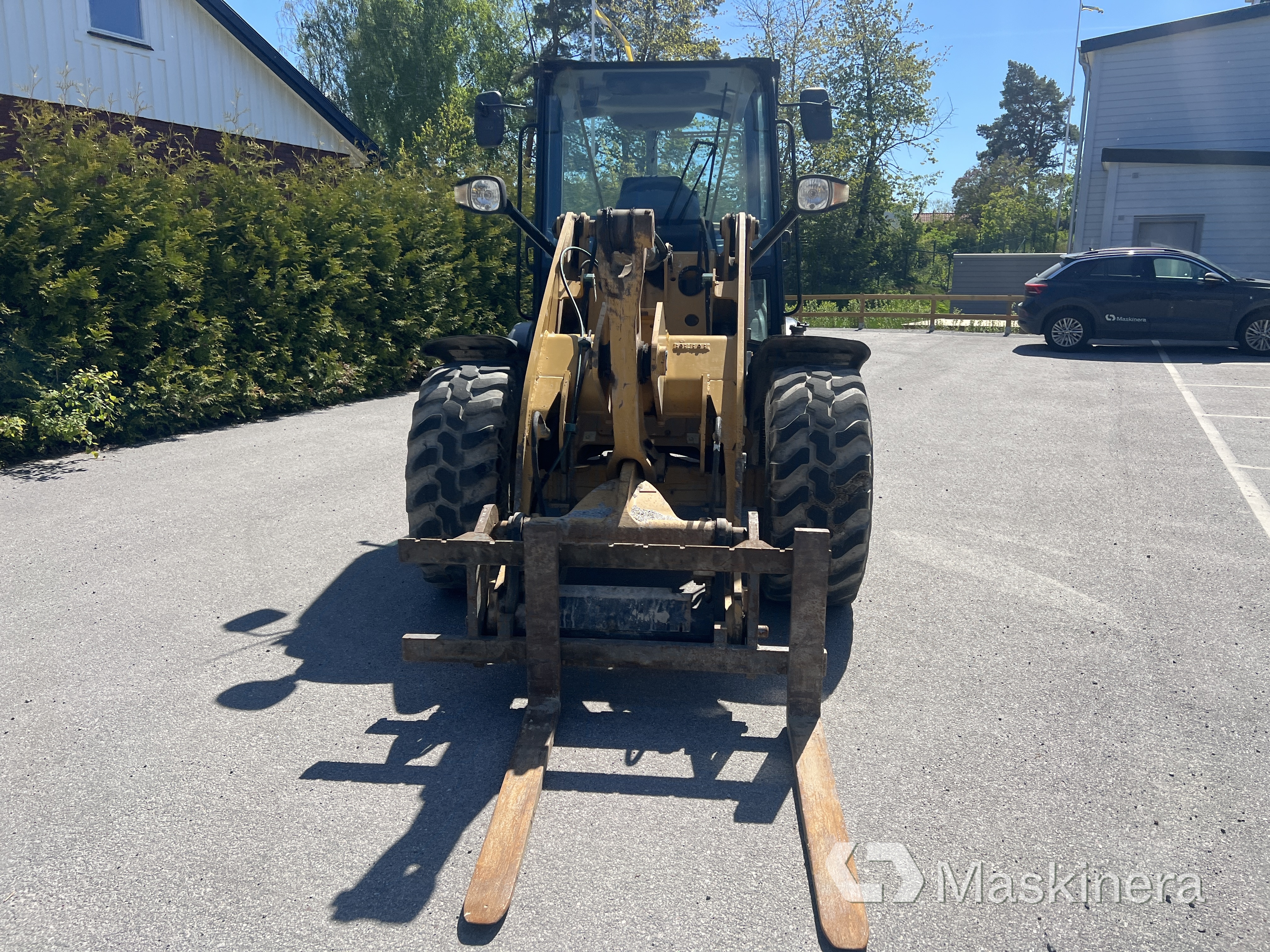 Hjullastare CAT 906M med redskap