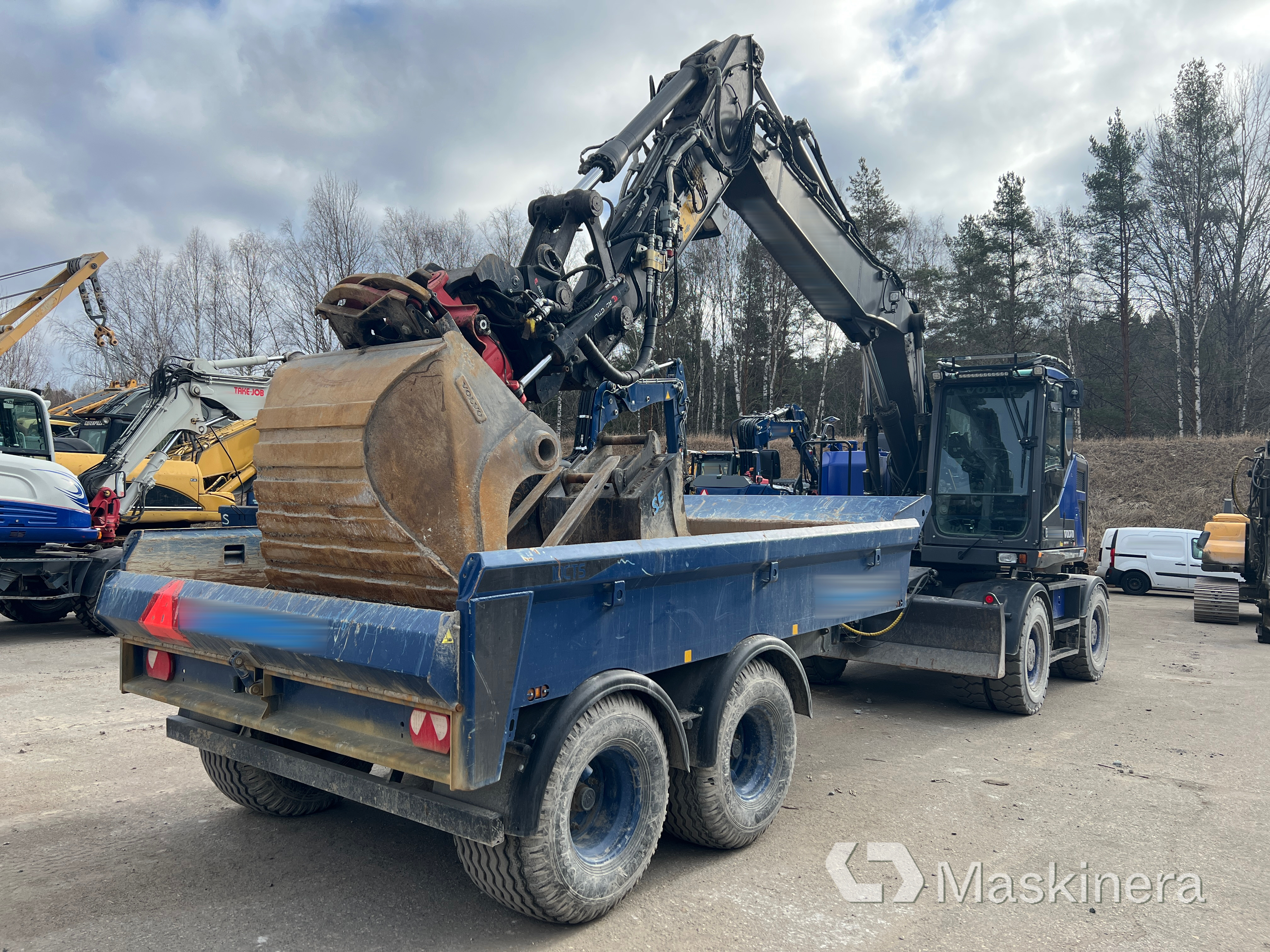 Hjulgrävare Volvo EWR170E med tillbehör