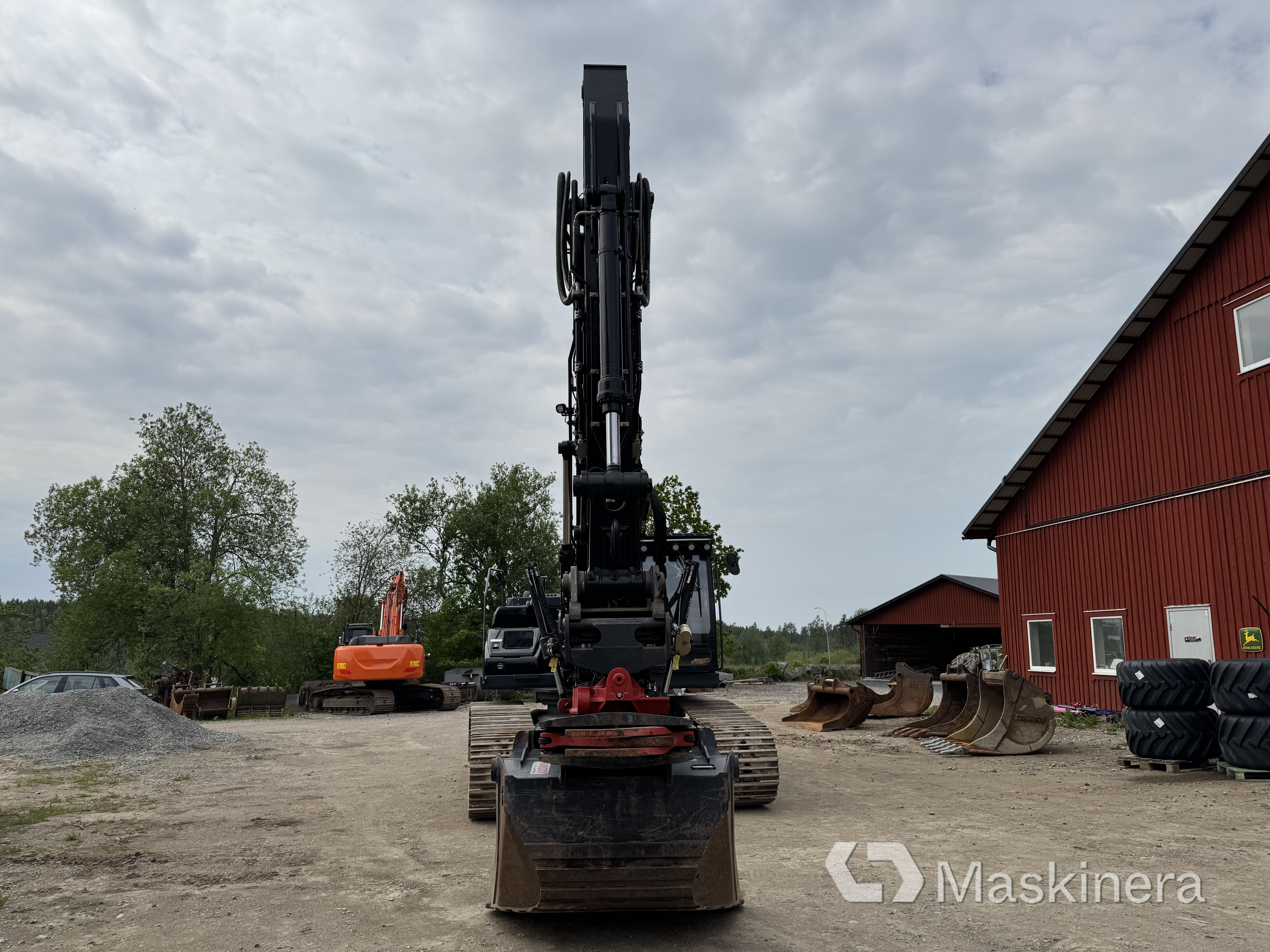 Grävmaskin Kobelco SK300LC med redskap