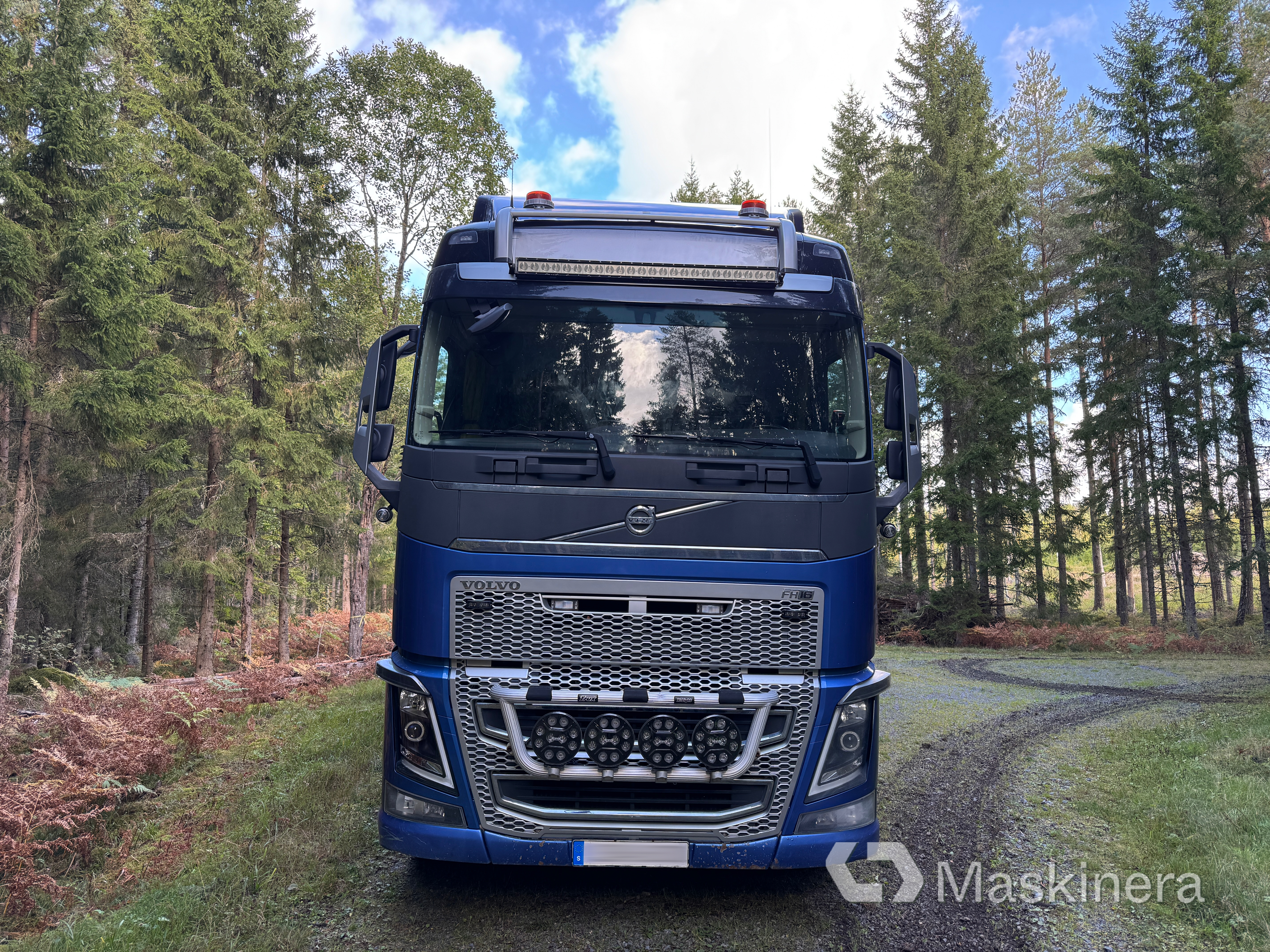 Flisbil Volvo FH16 8X4 med kran & sidtipp