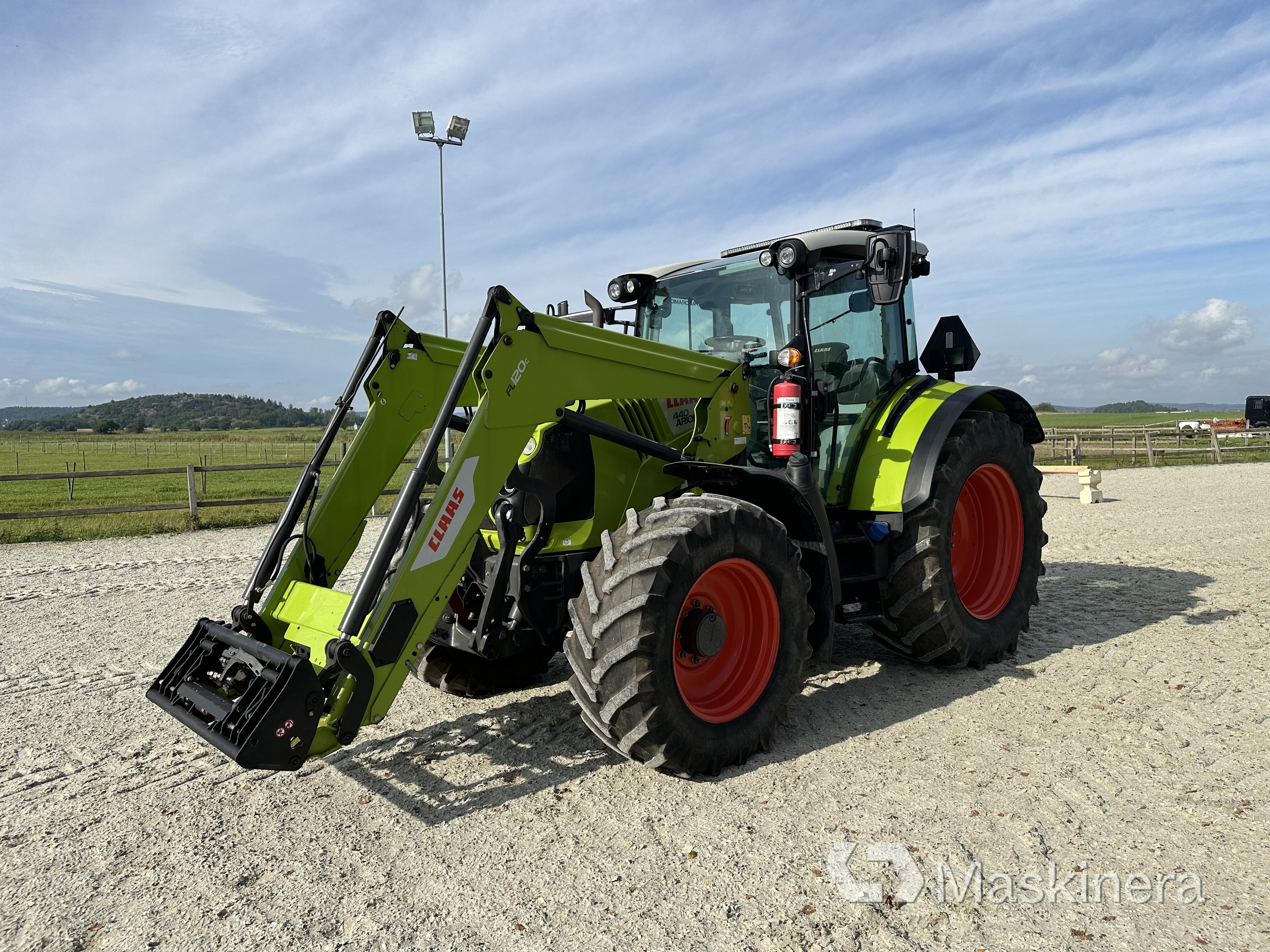 Begagnad Traktor Claas Arion 440 Panoramic med frontlastare auktion ...