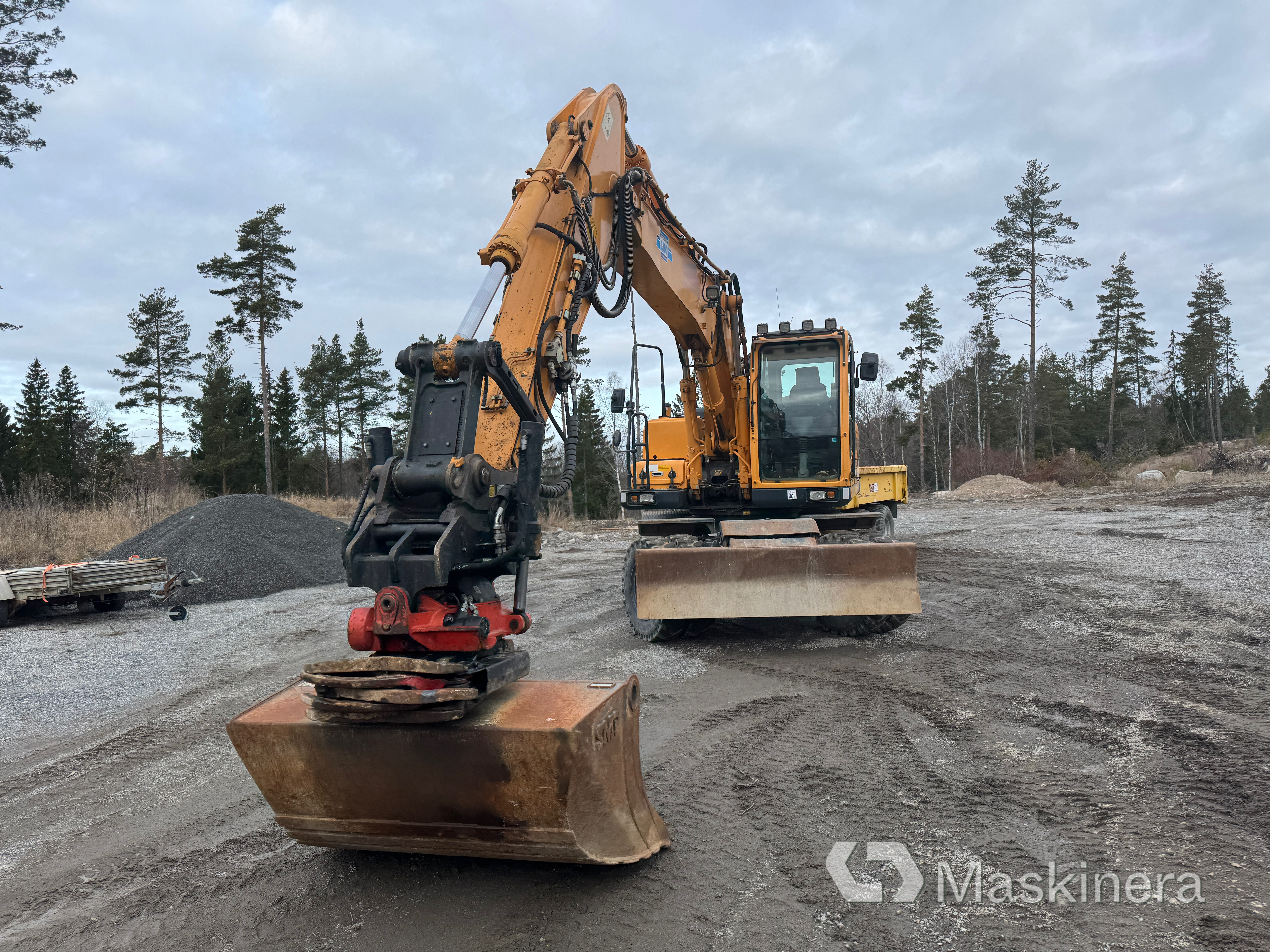 Hjulgrävare Hyundai Robex 180W-9A med kärra
