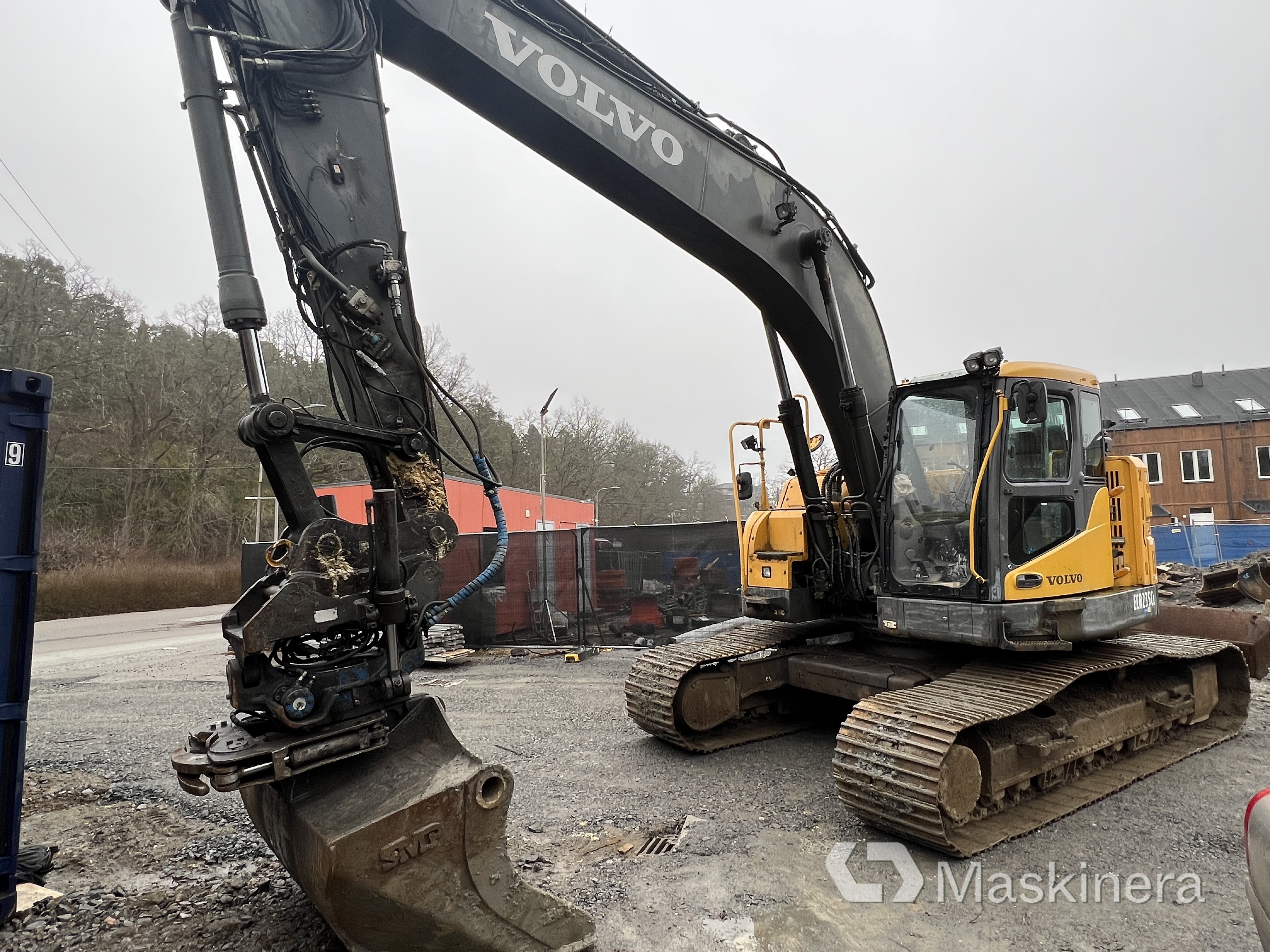 Grävmaskin Volvo ECR235CL med tillbehör