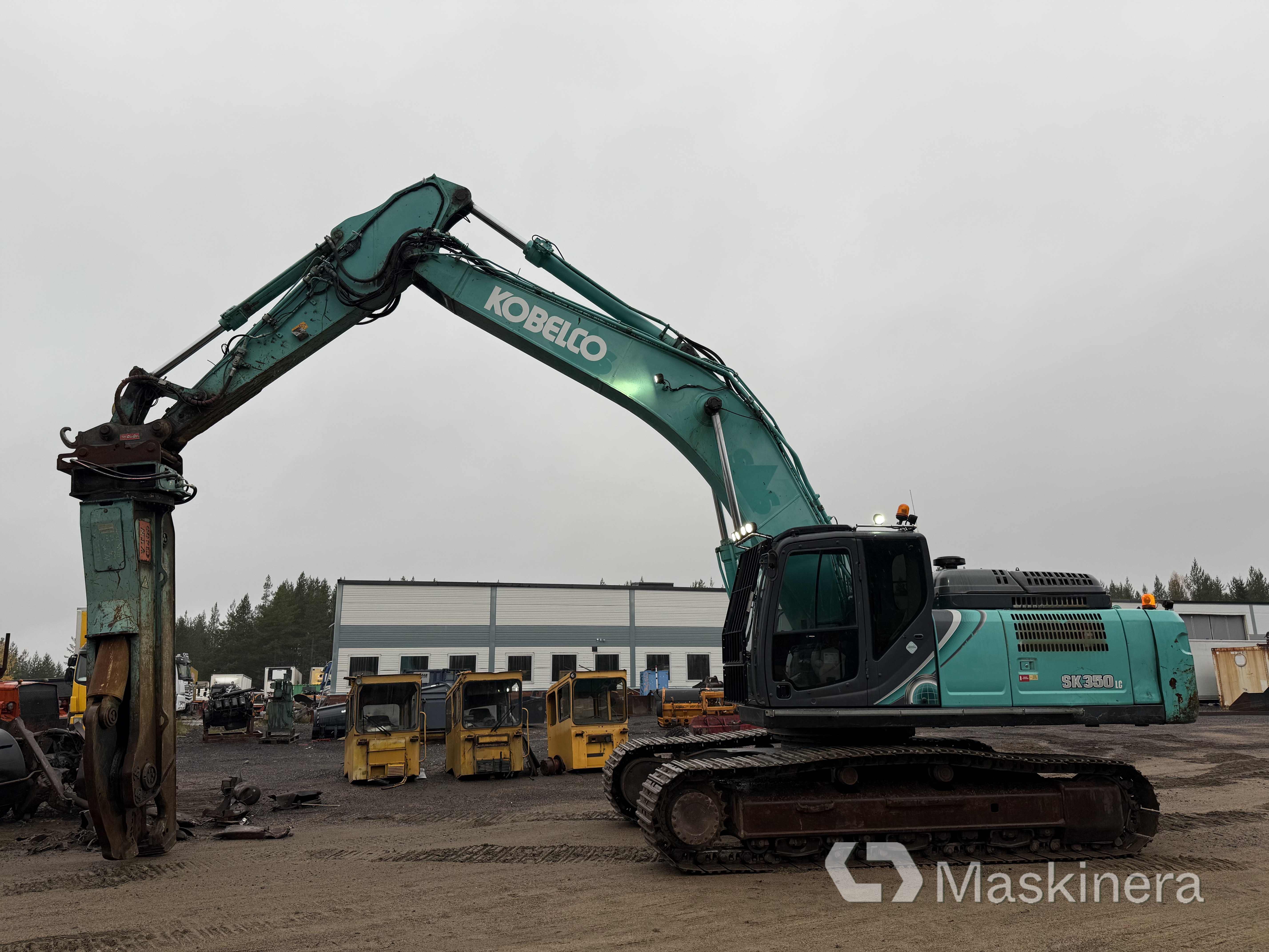 Grävmaskin Kobelco SK350LC-10 med stålsax