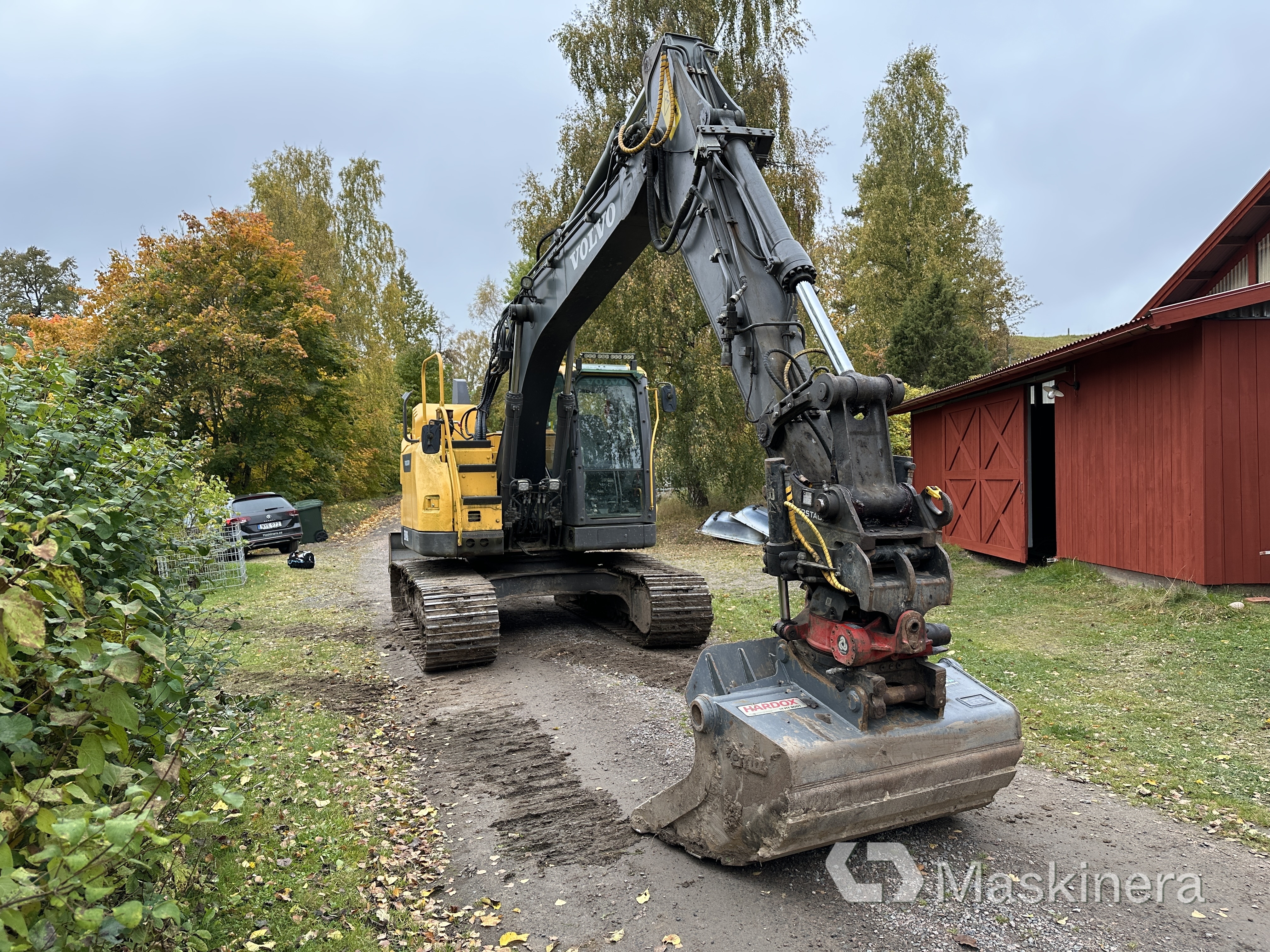 Grävmaskin Volvo ECR 145DL med låga timmar och redskap     