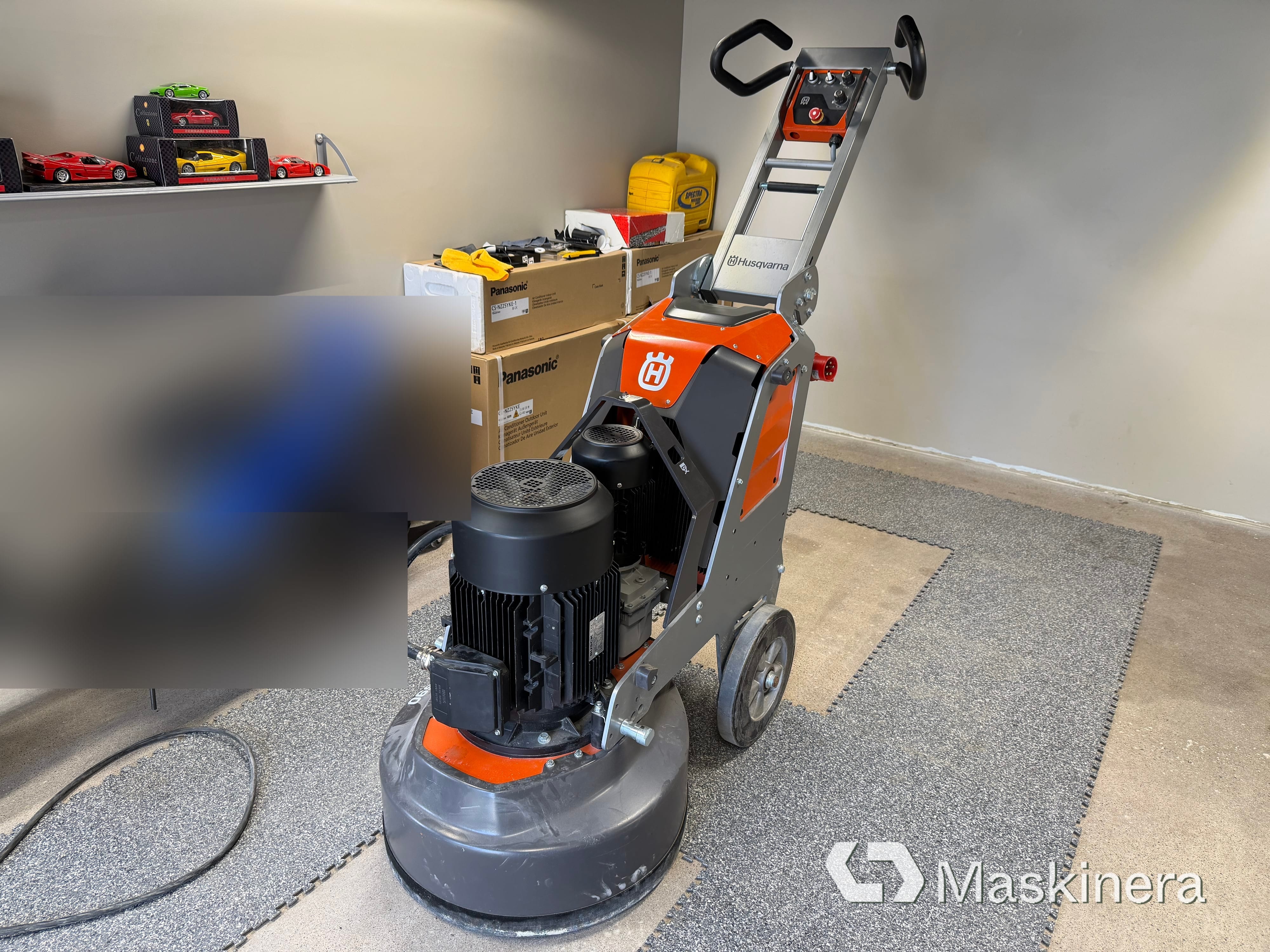 Golvslipmaskin Husqvarna PG 690, såld på svensk auktion för 118 000 kr