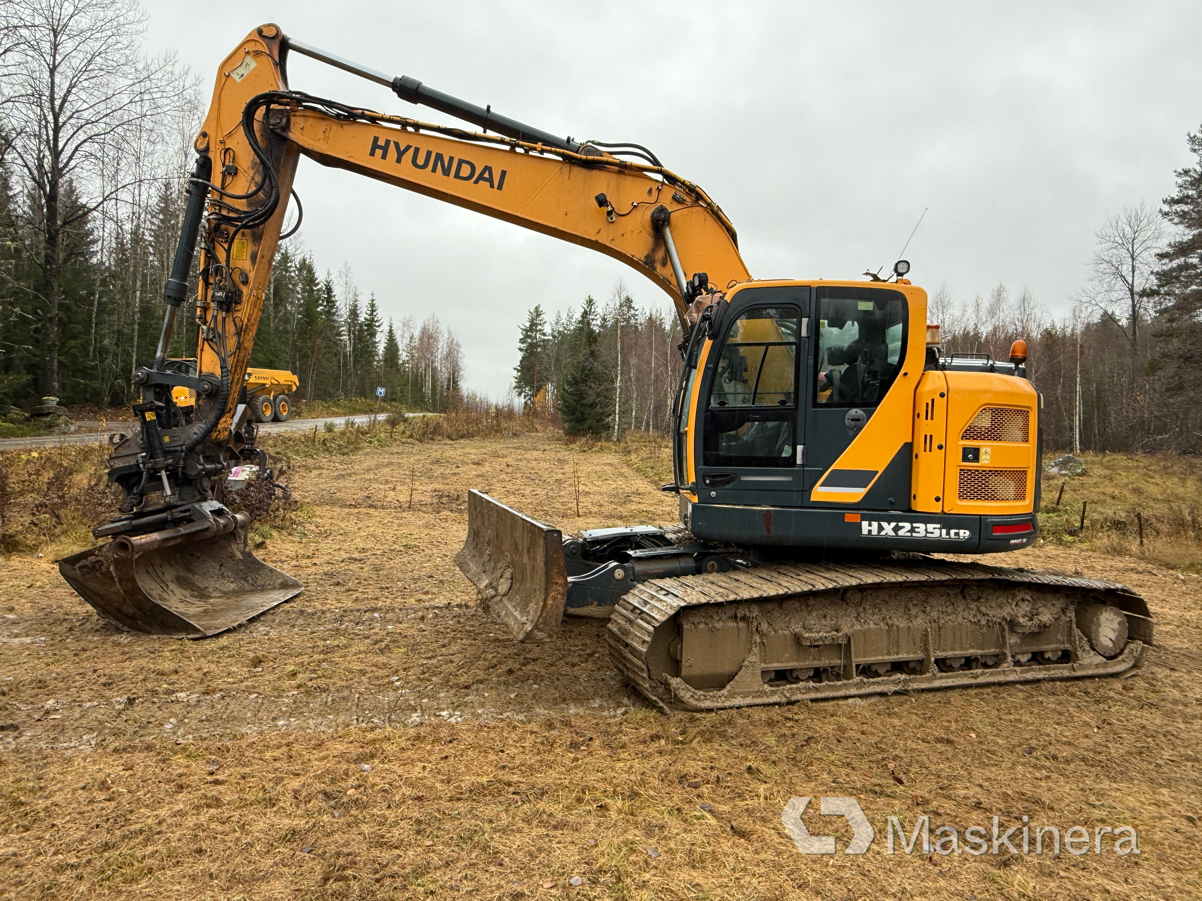 Grävmaskin Hyundai HX235LCR