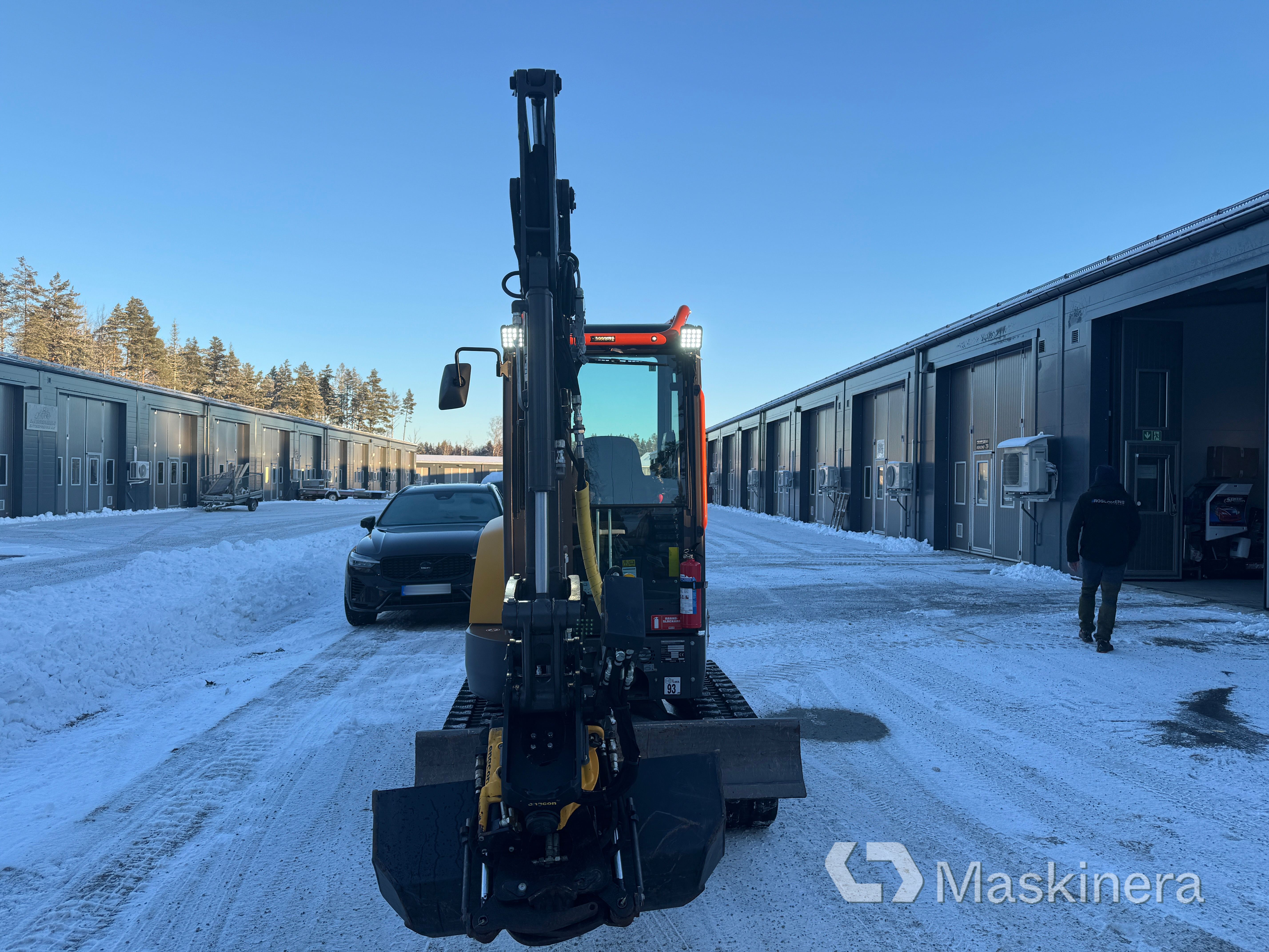 Grävmaskin Volvo ECR25D med släp