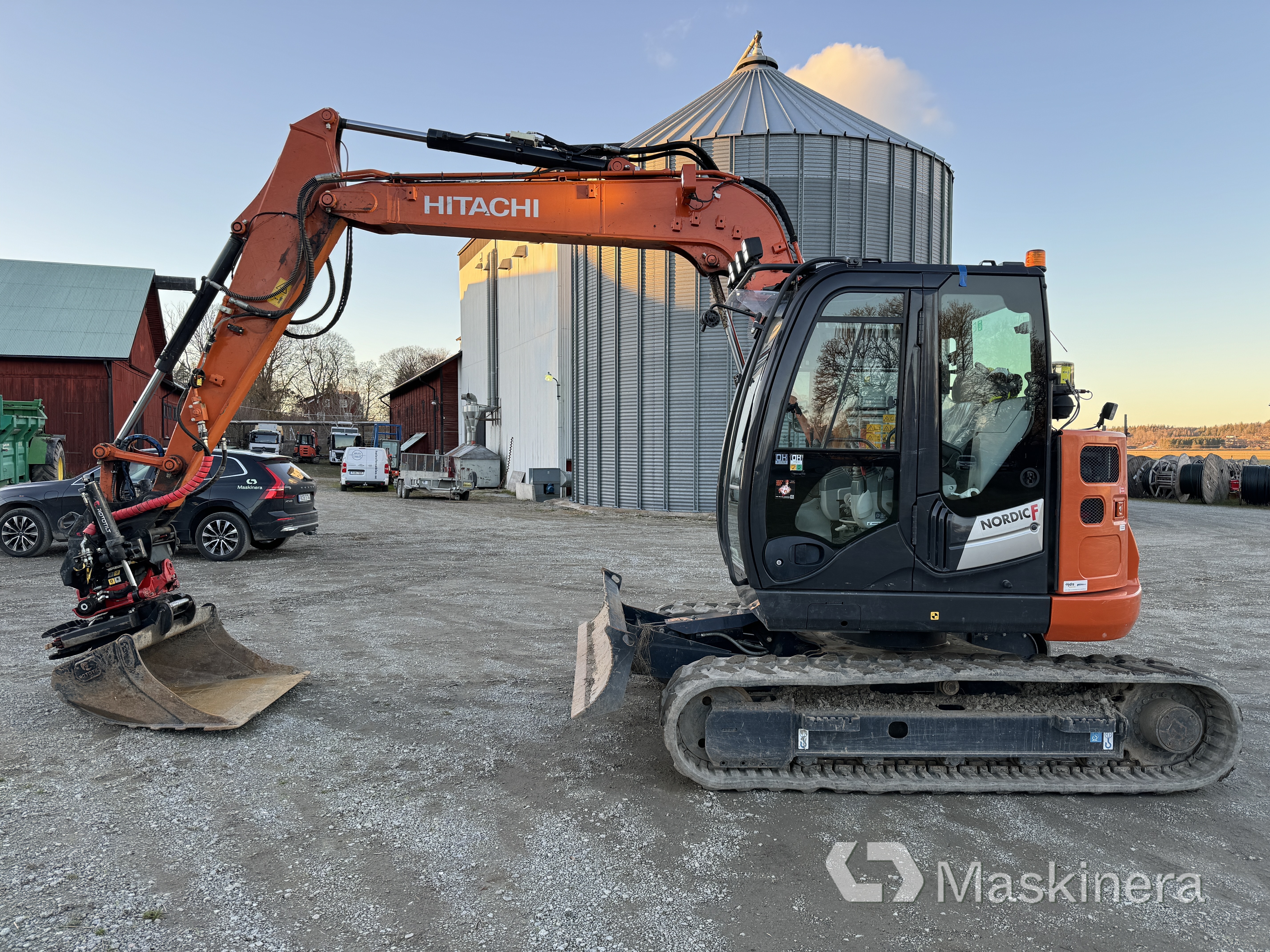 Grävmaskin Hitachi ZX85US-6