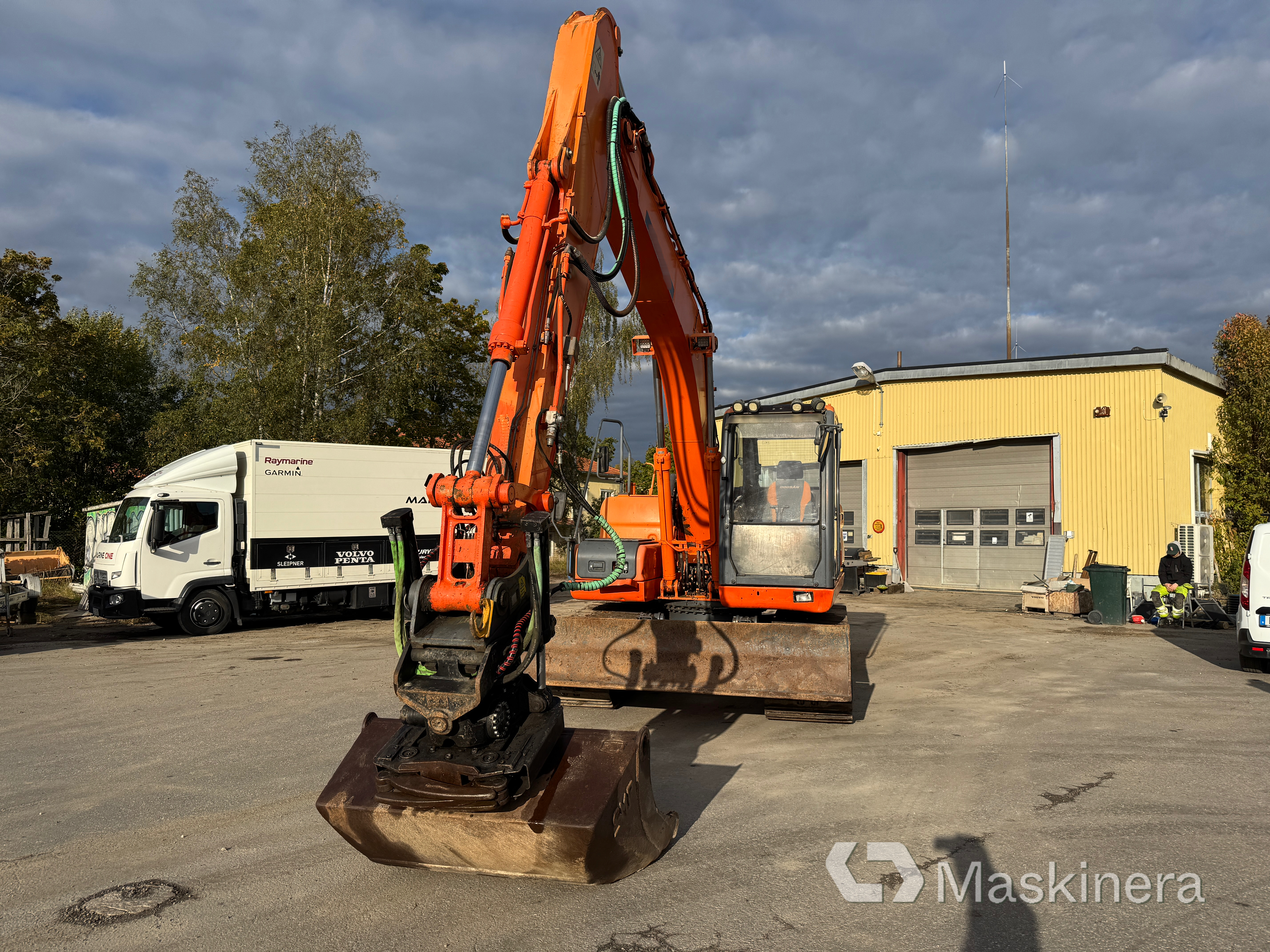 Grävmaskin Doosan DX140LC