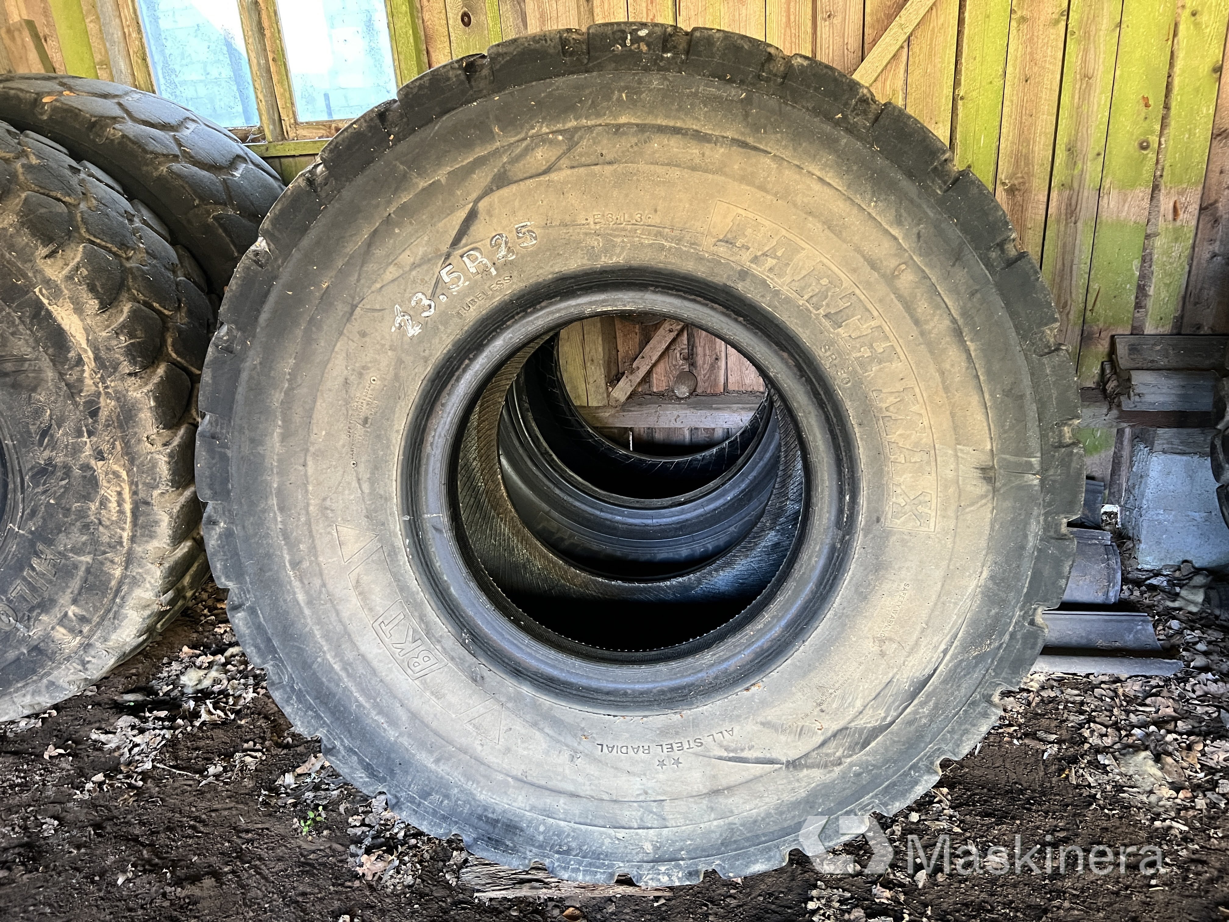 Entreprenaddäck BKT Earthmax 23,5R25 4 st
