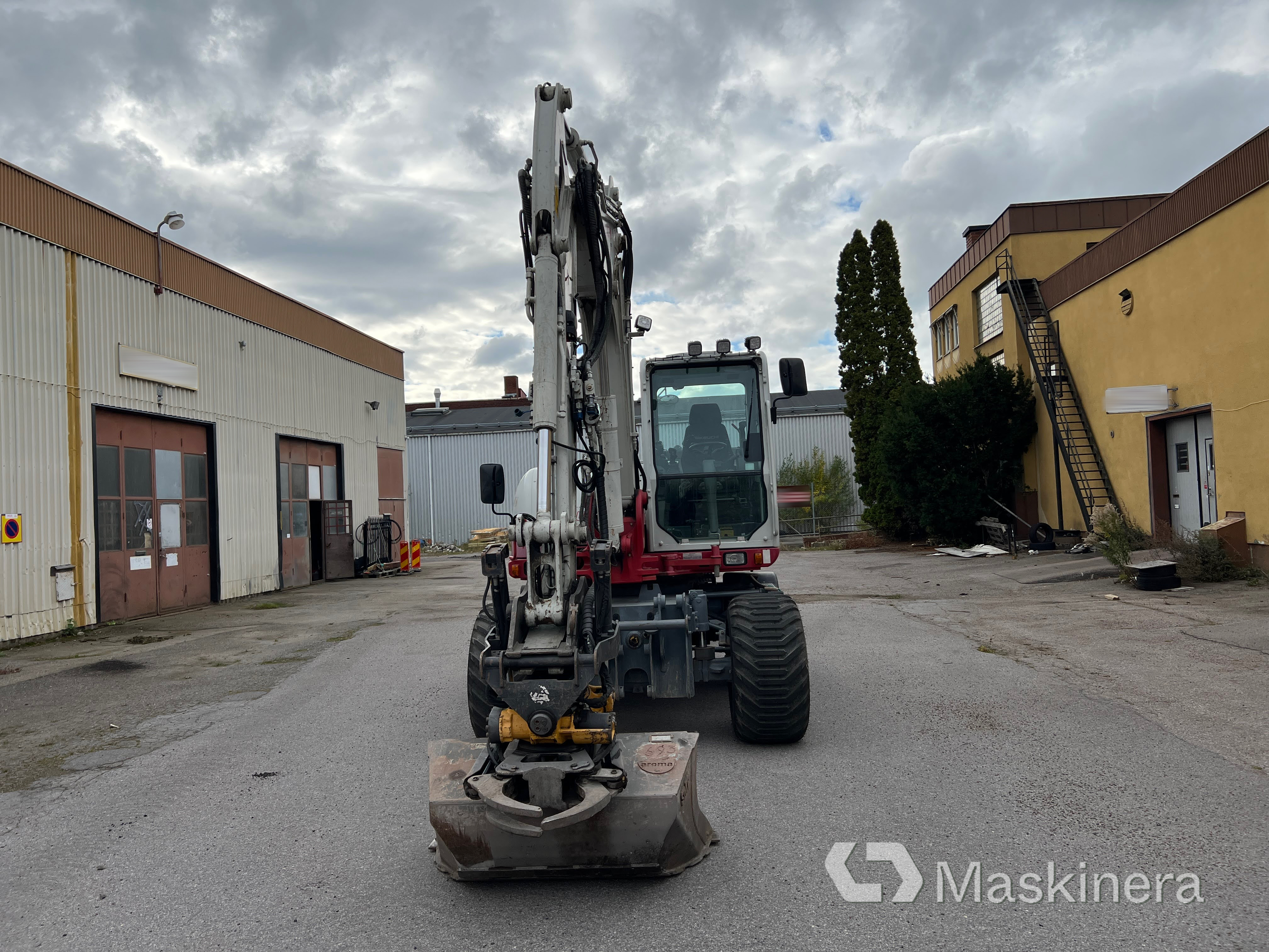 Hjulgrävare Takeuchi TB295W med vagn & redskap