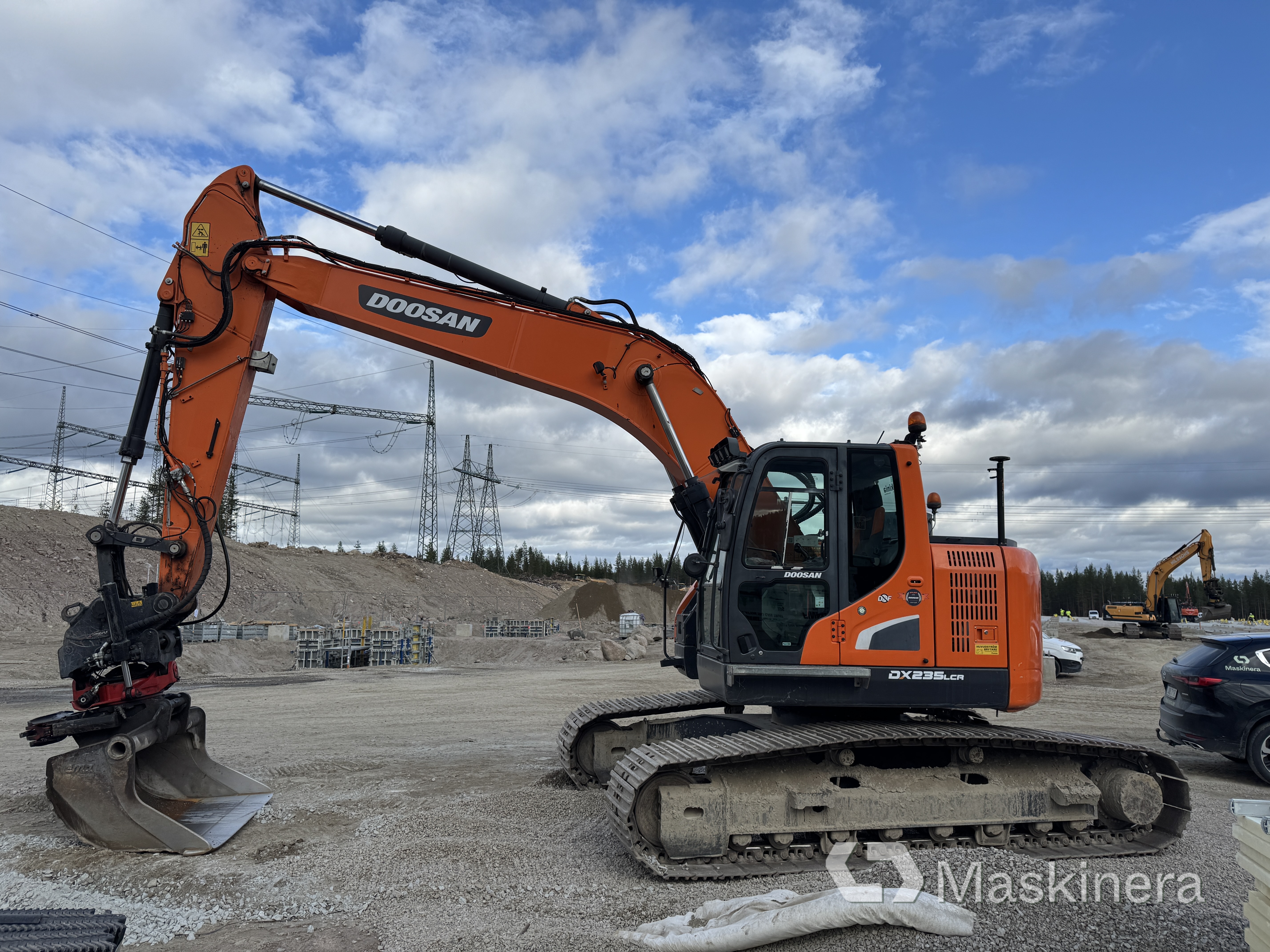 Grävmaskin Doosan DX235LCR-5 med L5 grävsystem