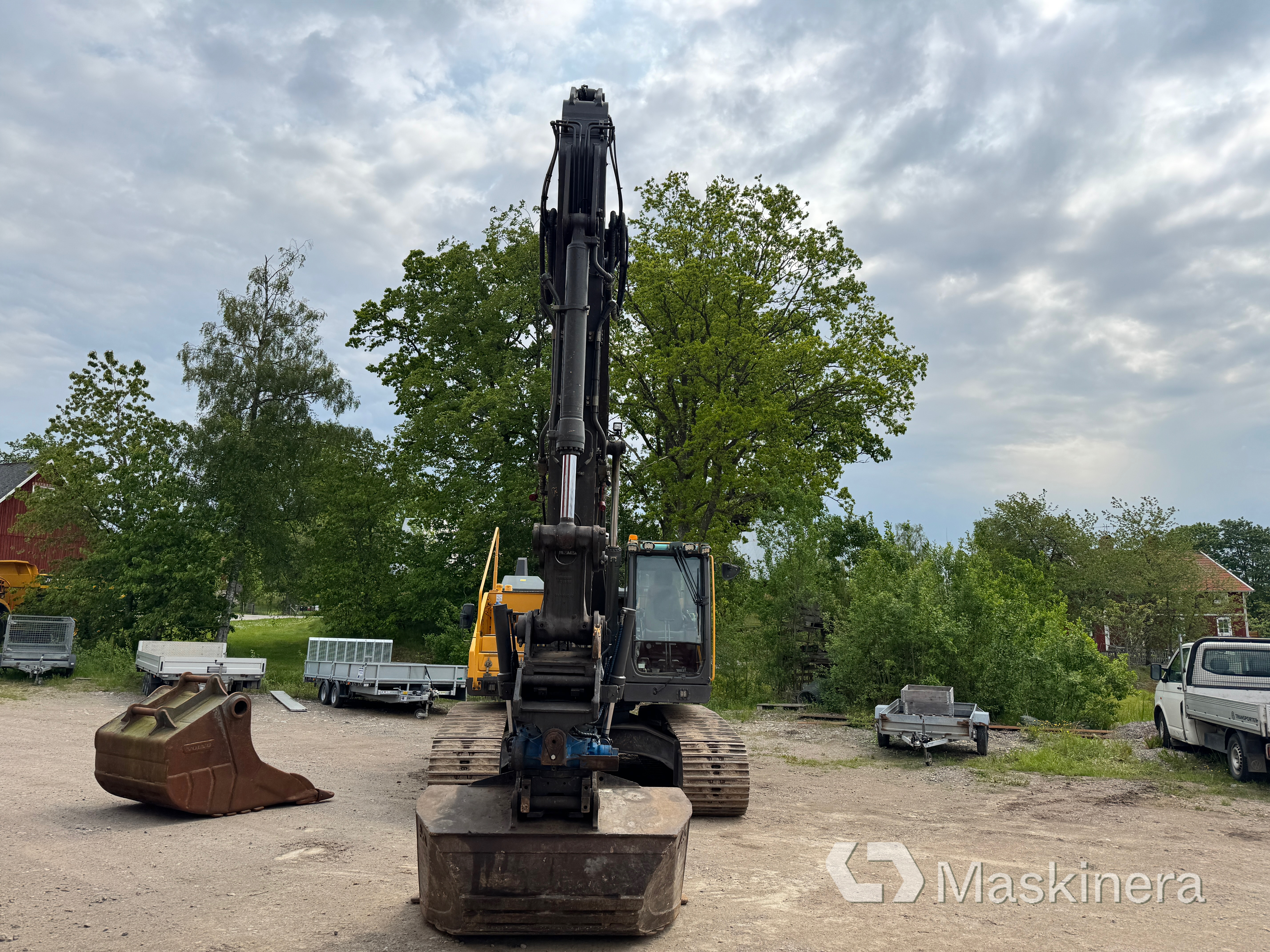 Grävmaskin Volvo EC250E med redskap