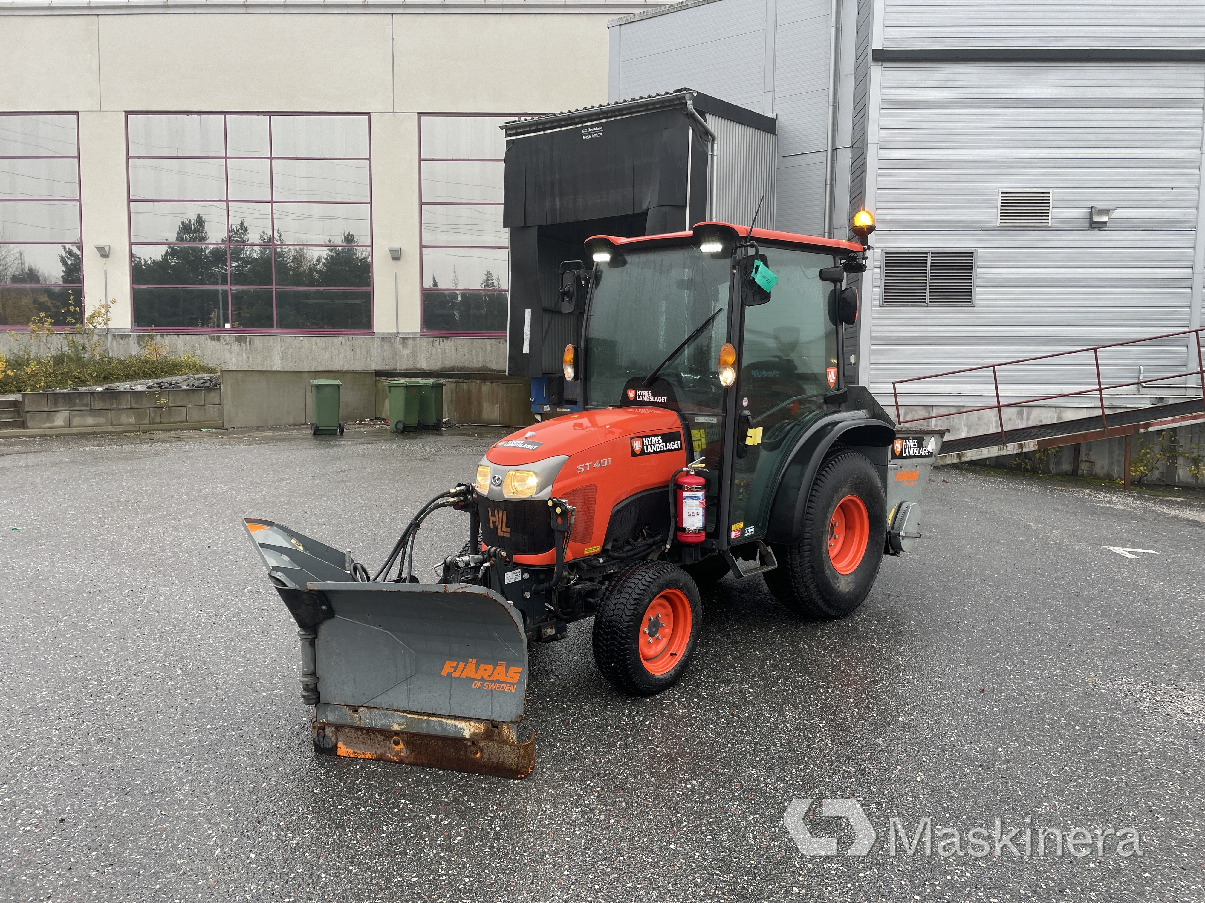 Traktor Kubota + Vikplog & Sandspridare