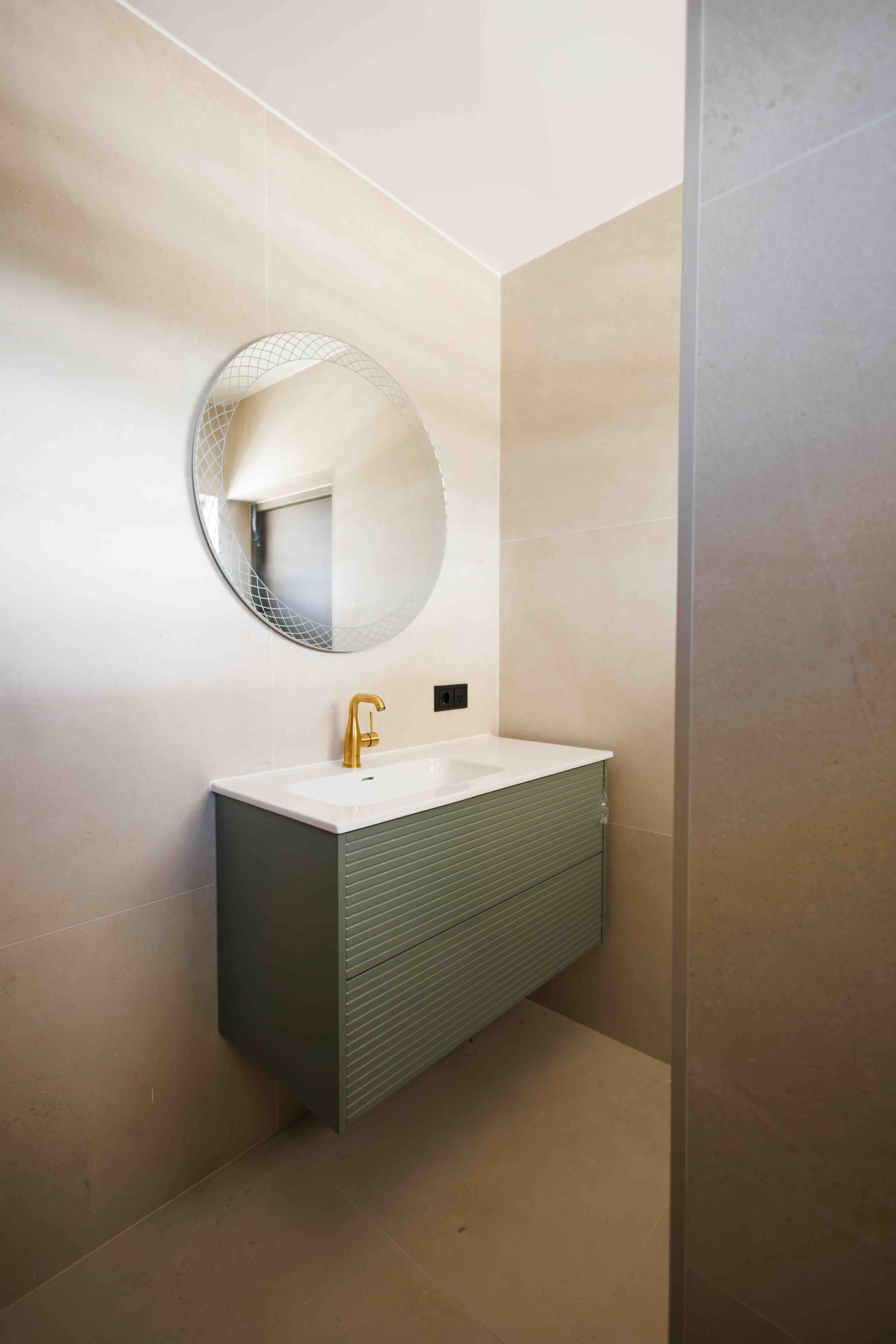 Precision in Every Detail: The Craftsmanship Behind a Beautiful Bathroom gallery 4