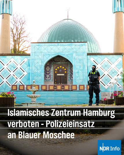 Foto der Blauen Moschee mit einem Polizeibeamten davor.

Dazu der Text: Islamisches Zentrum Hamburg verboten – Polizeieinsatz an Blauer Moschee