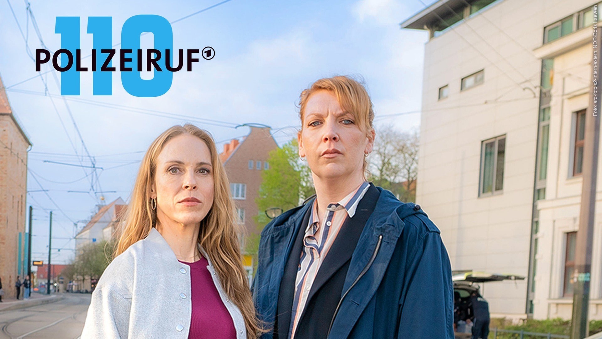 Kathrin König (Anneke Kim Sarnau, links) und Melly Böwe (Lina Beckmann, rechts) im Polizeiruf „Tu es!“ aus Rostock (Foto: ard-foto s2-intern/extern, NDR/Boris Laewen) Kathrin König (Anneke Kim Sarnau, links) und Melly Böwe (Lina Beckmann, rechts) im Polizeiruf „Tu es!“ aus Rostock (Foto: ard-foto s2-intern/extern, NDR/Boris Laewen)