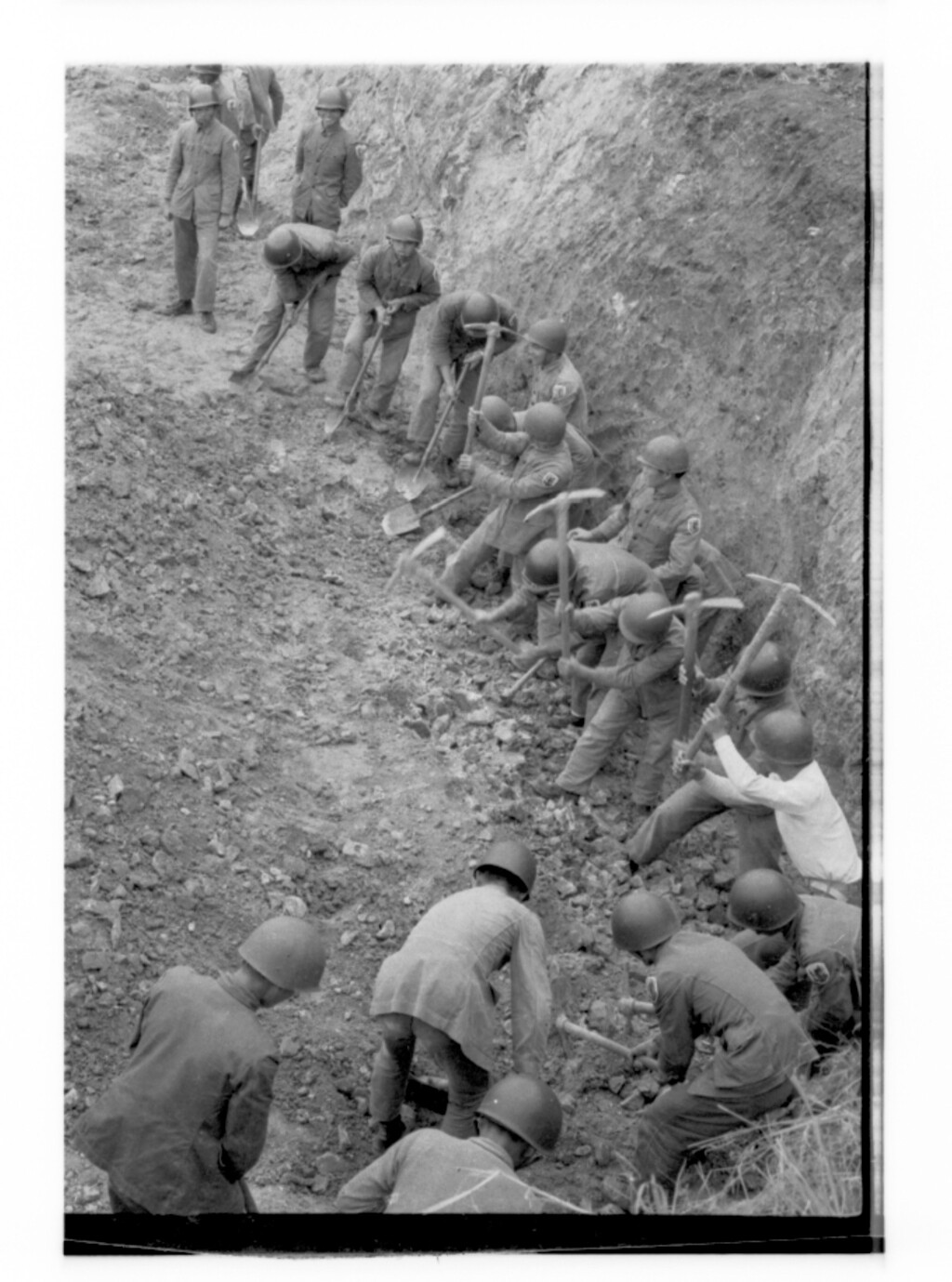 1959年12月開鑿道路