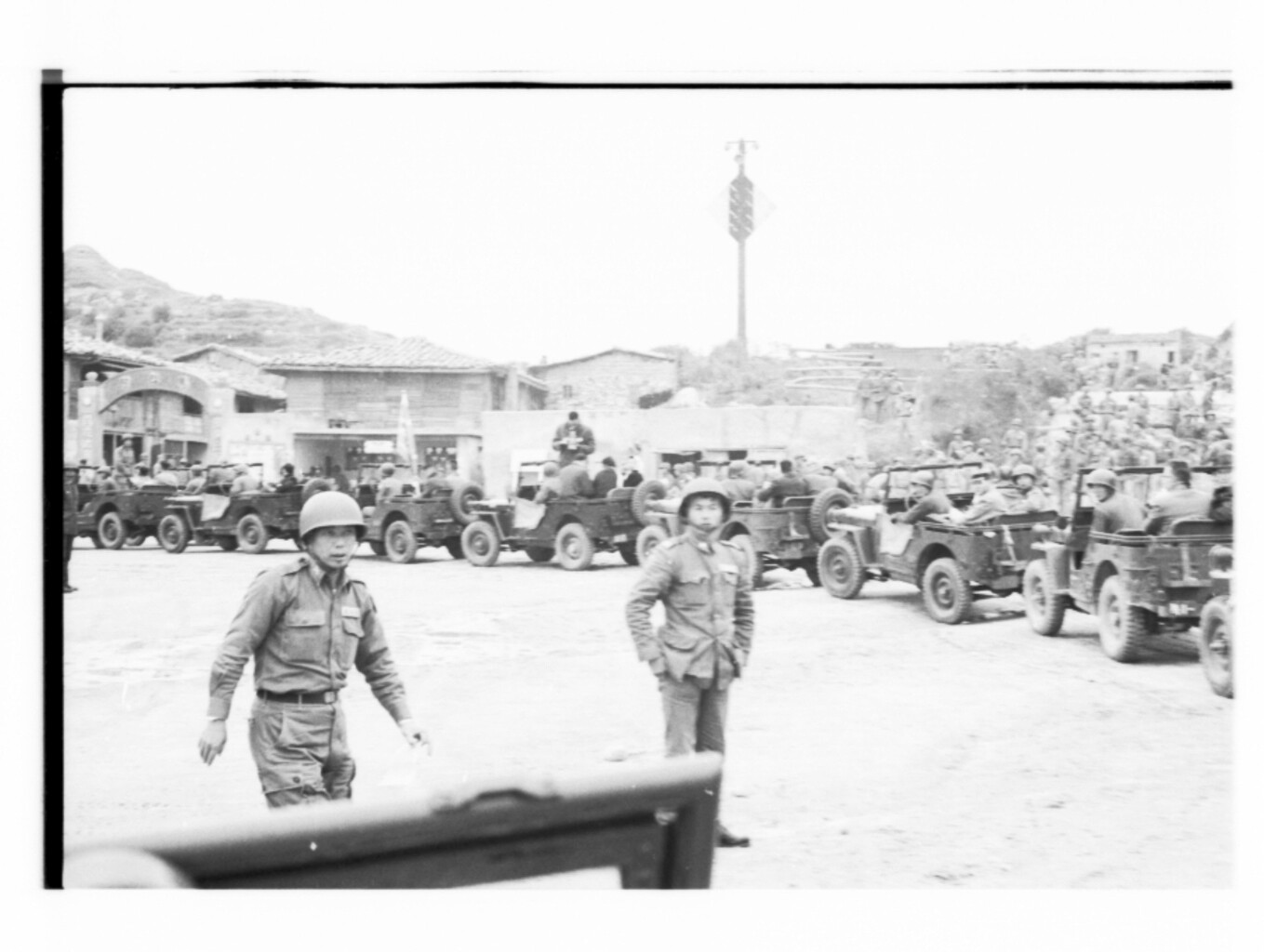 1961年12月軍車駛過馬祖村