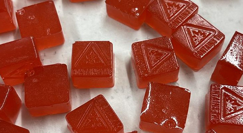 Strawberry Cube Gummies 10mg/200mg Indica Chill Entourage Edibles