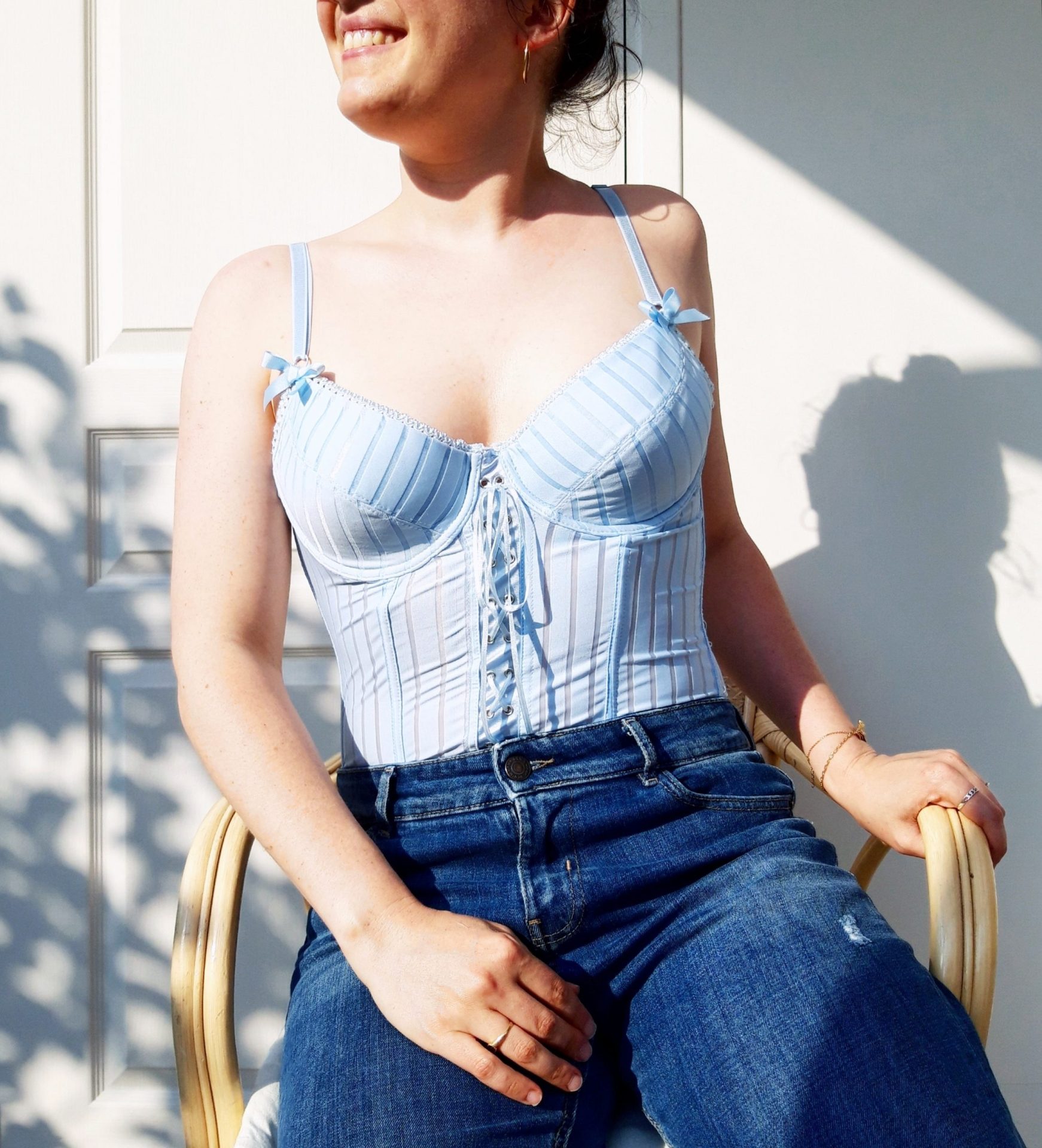 Bustier / corset lingerie vintage bleu ciel à armatures et laçage devant -  CrushON