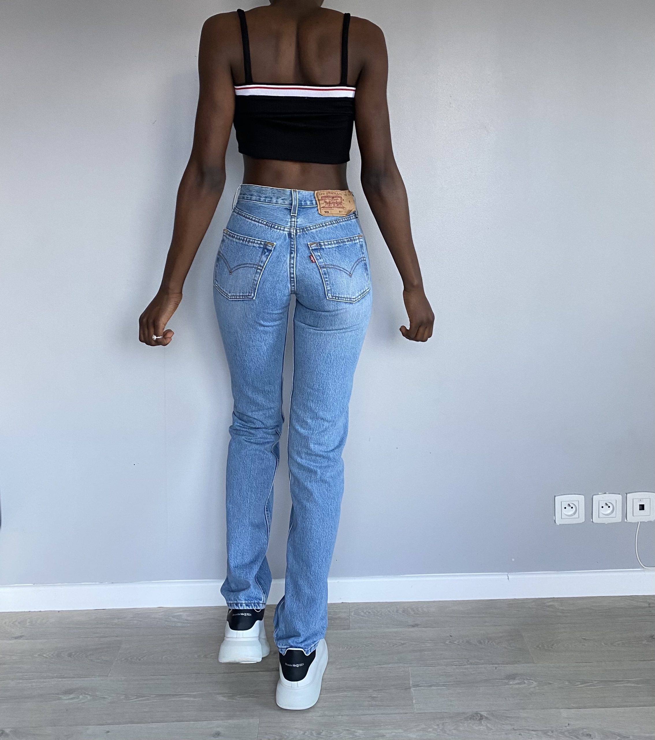 light blue levi mom jeans