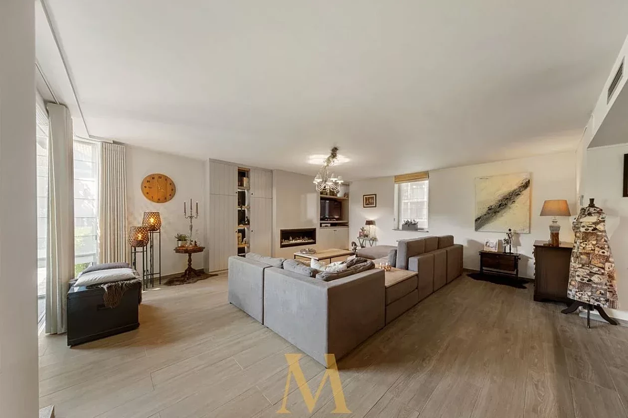 4 3746004448000000857