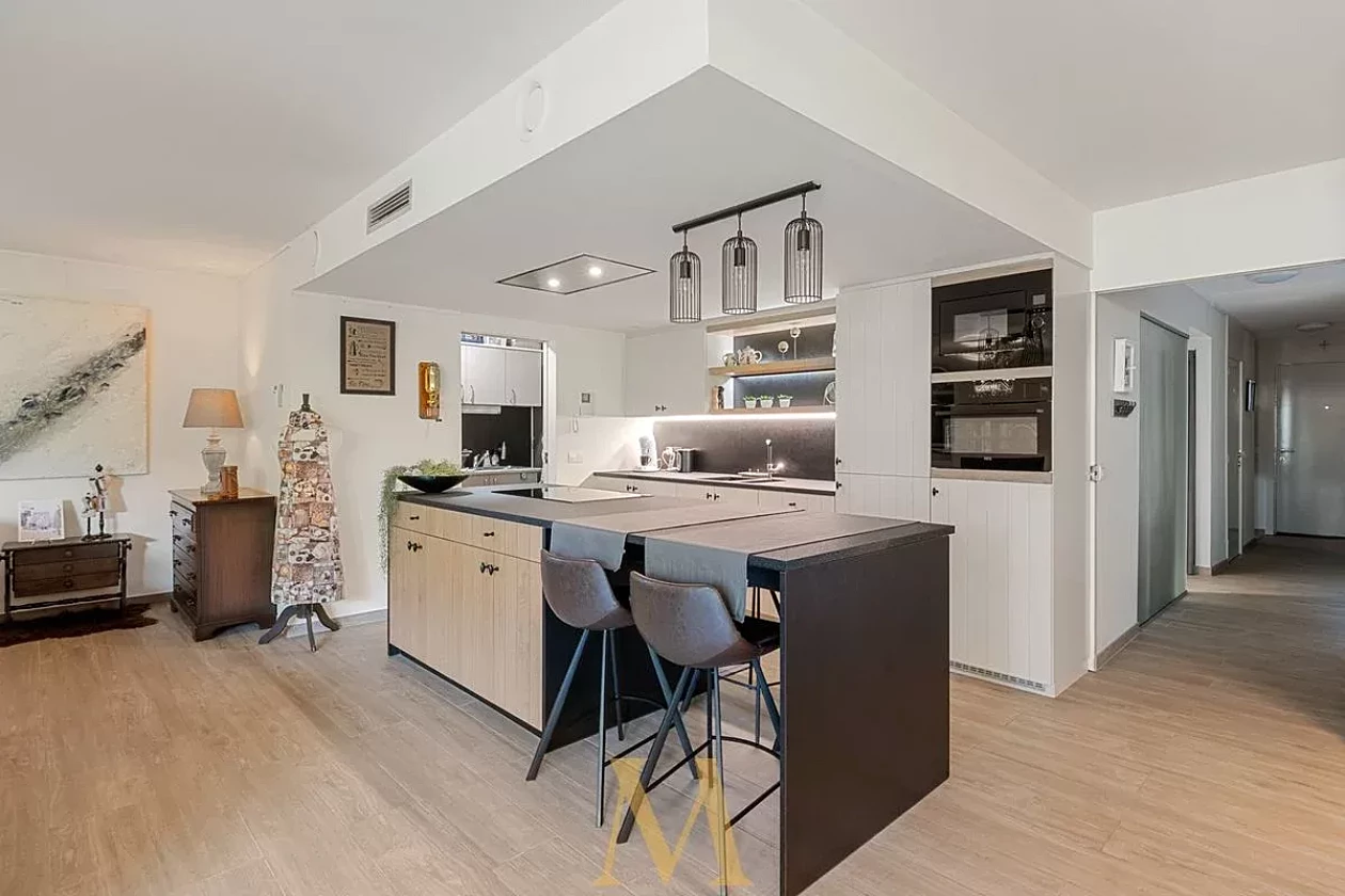 5 3746004448000000858