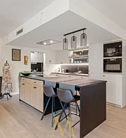 5 3746004448000000858