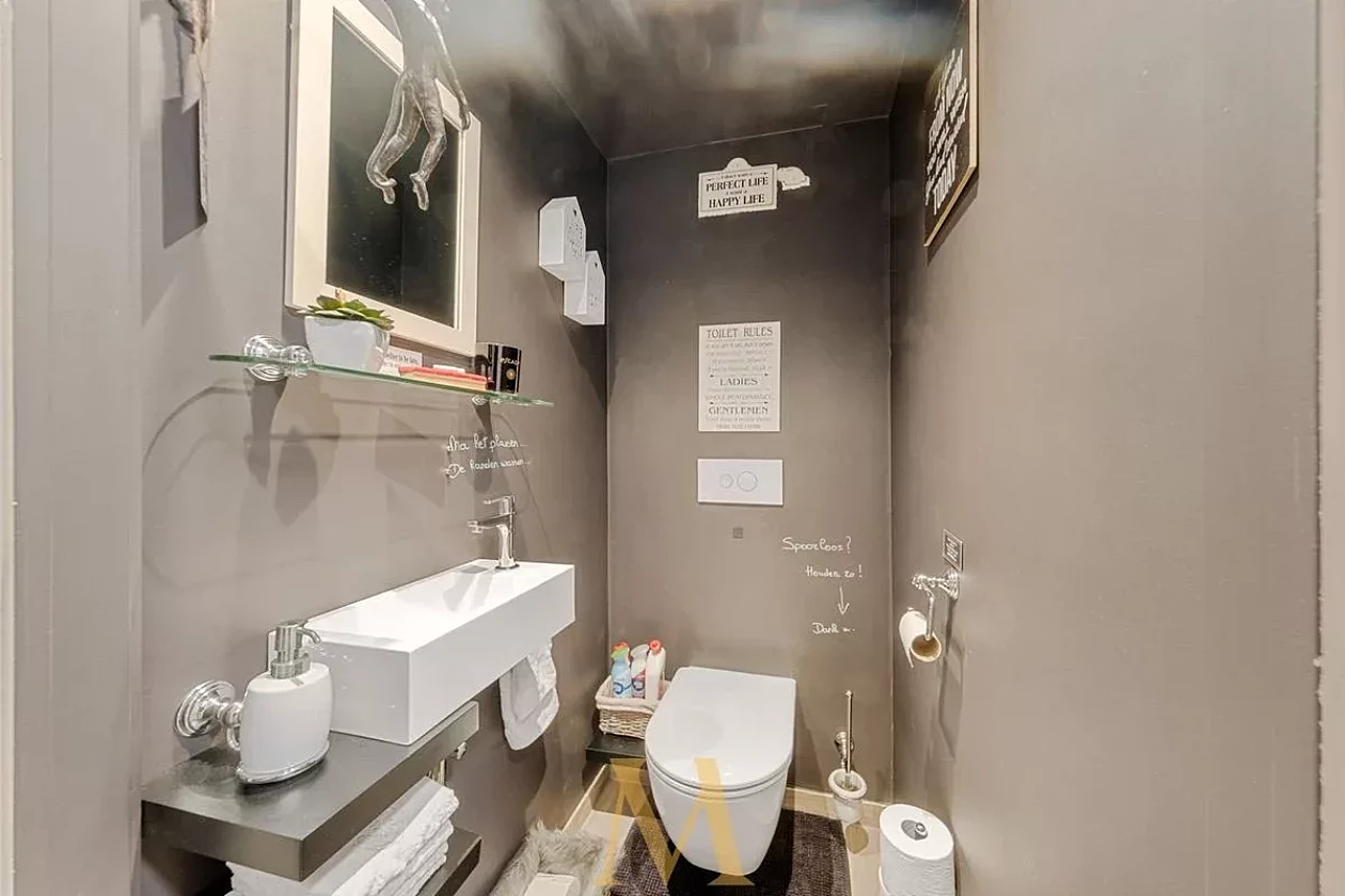 8 3746004448000000862