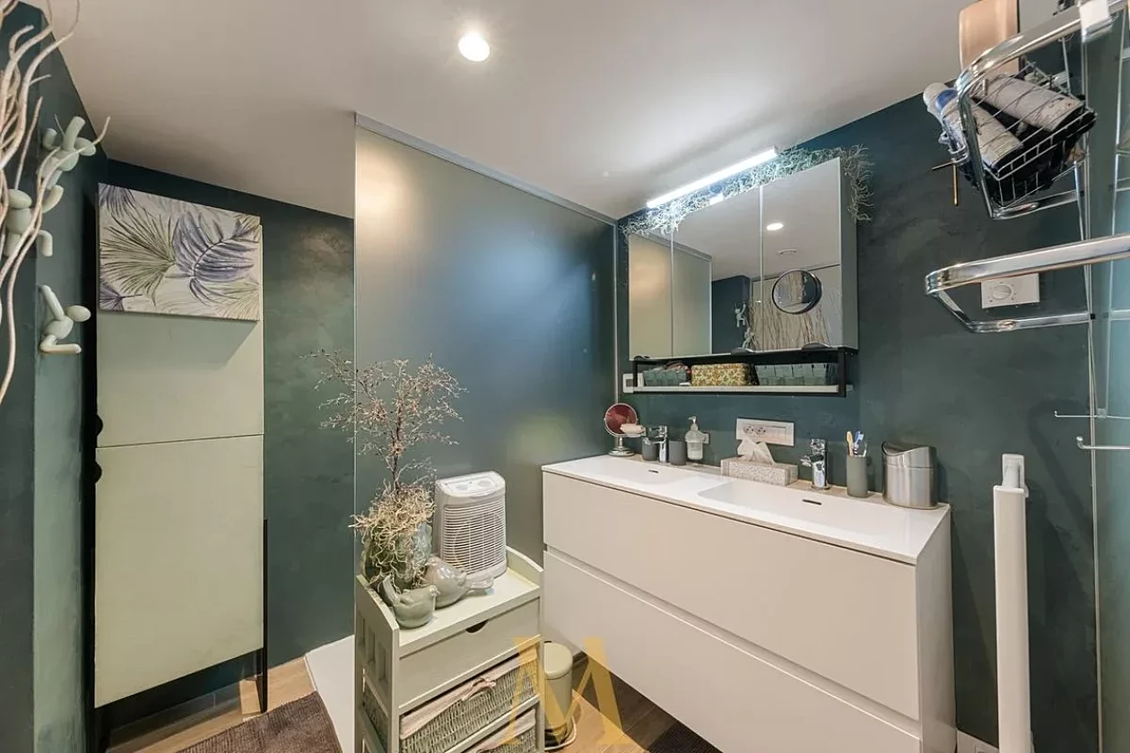 9 3746004448000000855